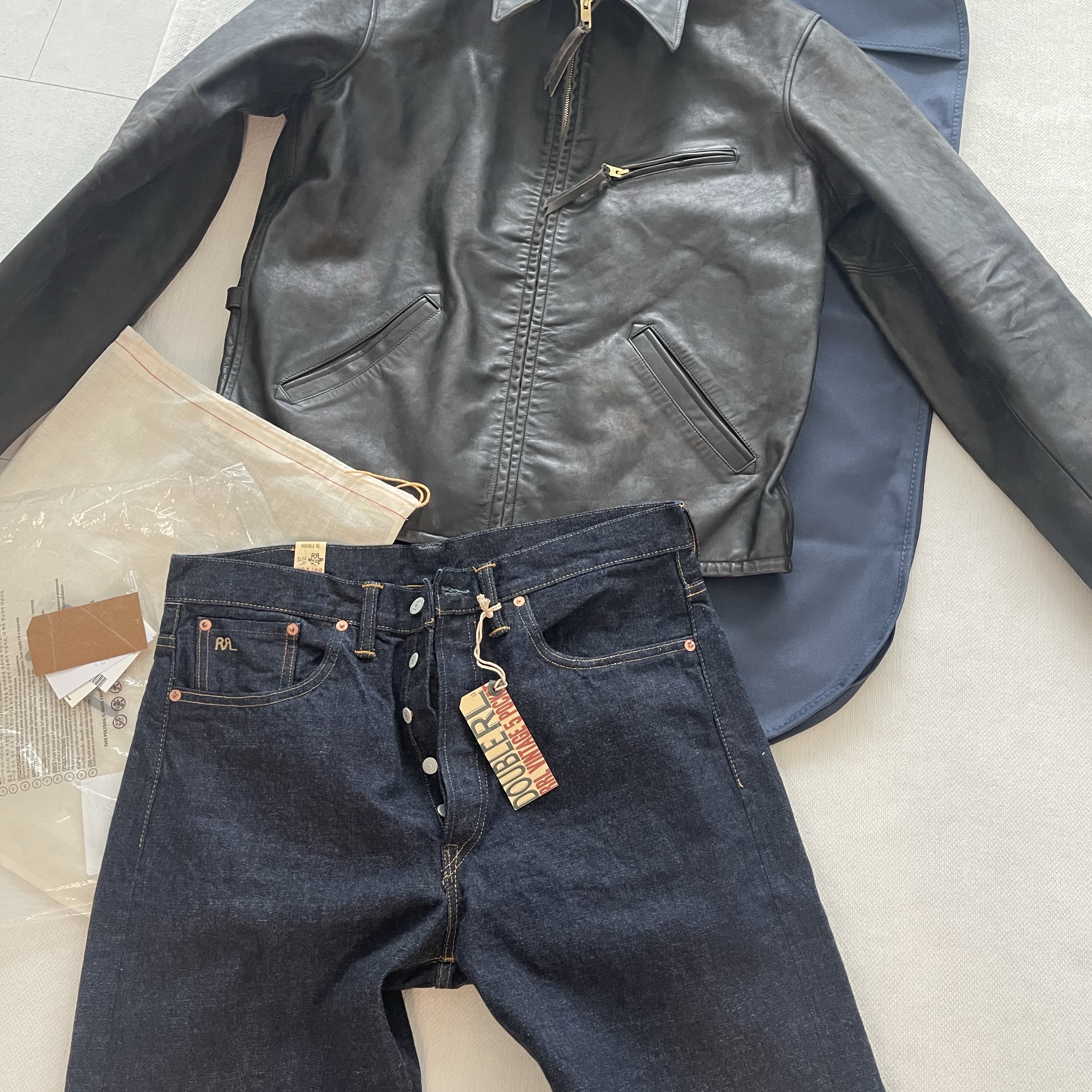 Double RL Vintage 5 Pocket East West Selvedge Jeans East West Rinse, Double RL Leather Jacket Black Over Brown 착용 스타일 - 5