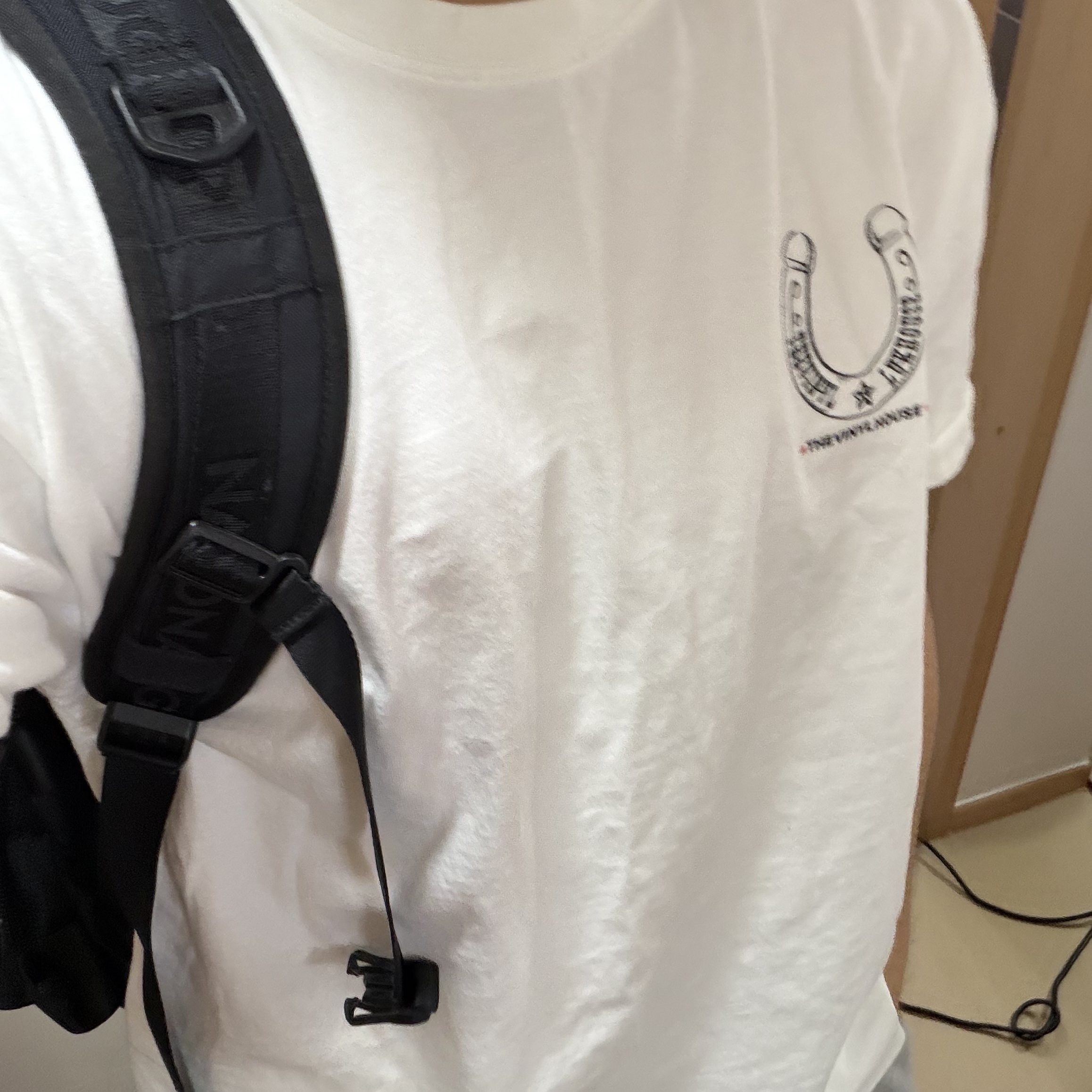 Thevinylhouse Lucky House Tee White 착용 스타일 - 3