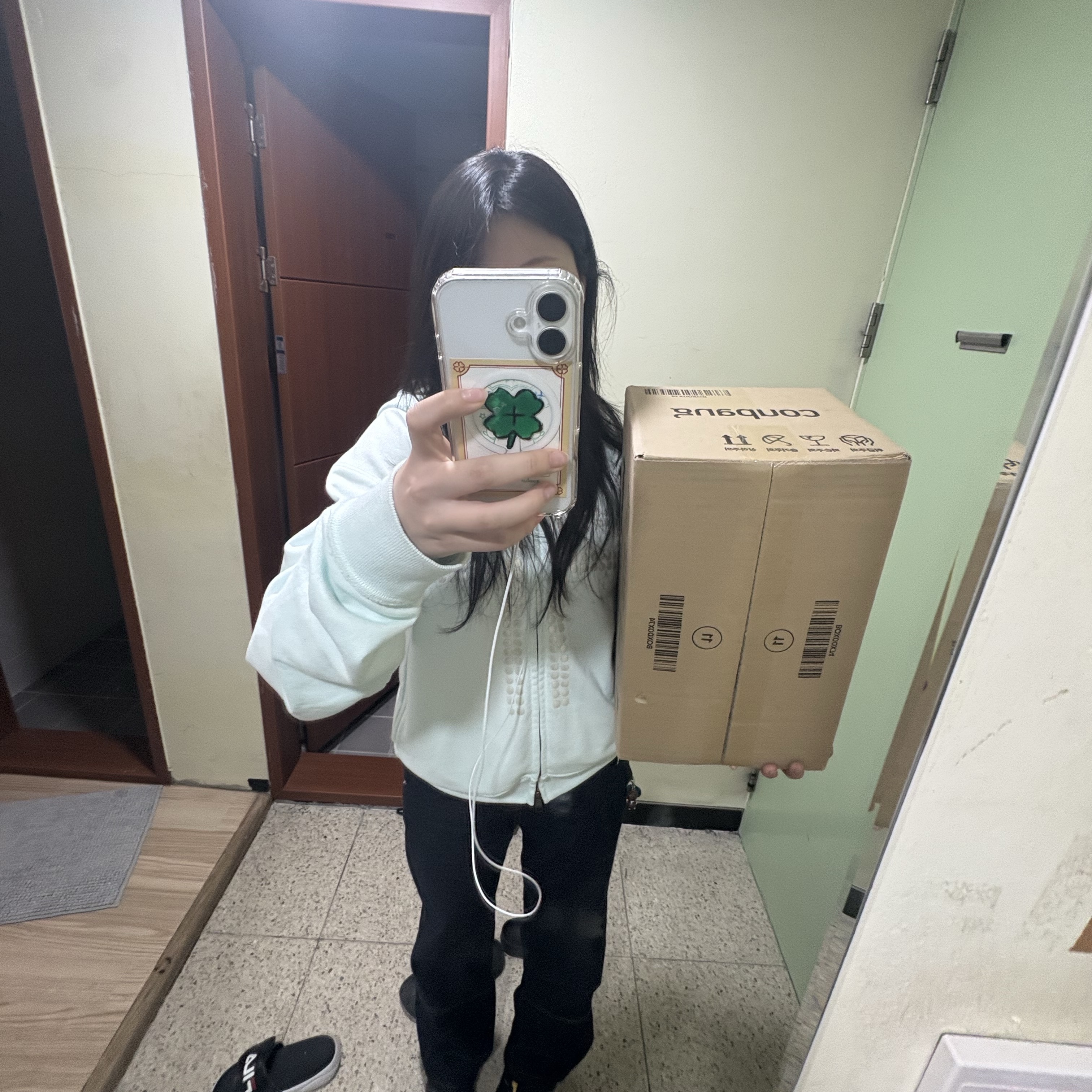 Prada Medium Leather Bag Black, [6% 적립] Deus Ex Machina College Address Hoodie Zipup M Grey 착용 스타일 - 10