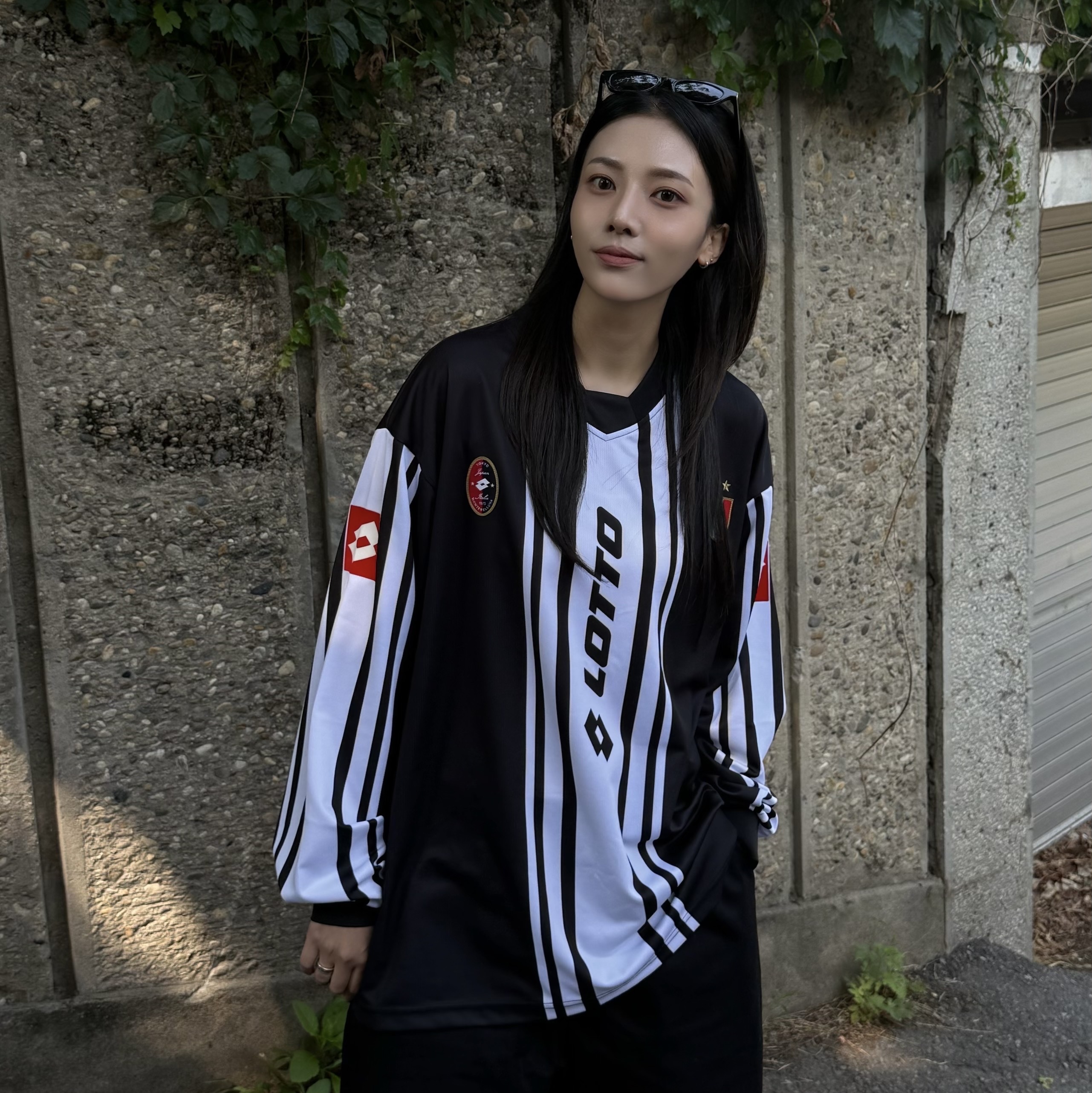 And Wander Sil Daypack Charcoal 착용 스타일 - 3