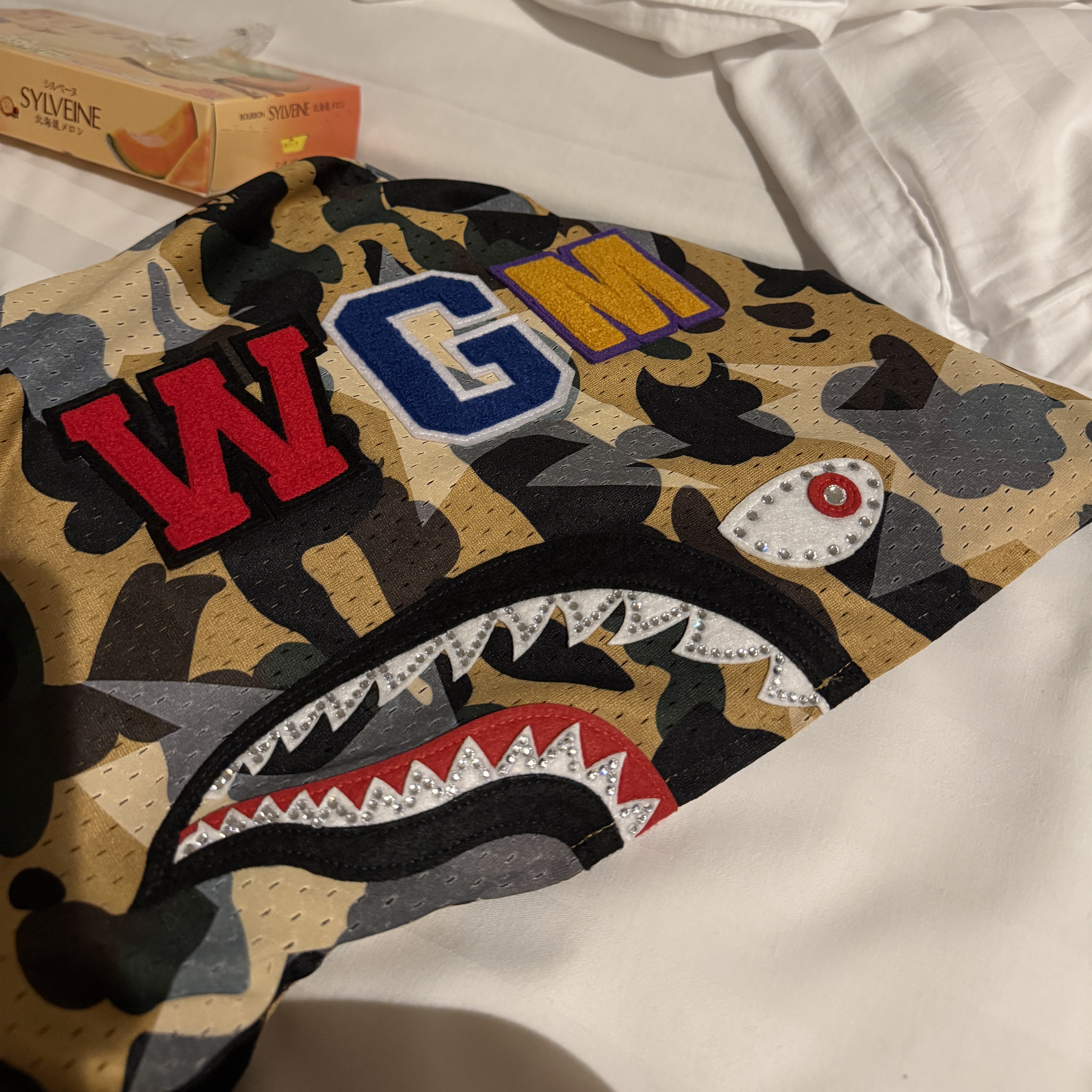 BAPE Sta Over Print 1st Camo Mesh Shark Cropped Fit Full Zip Hoodie Yellow 착용 스타일
