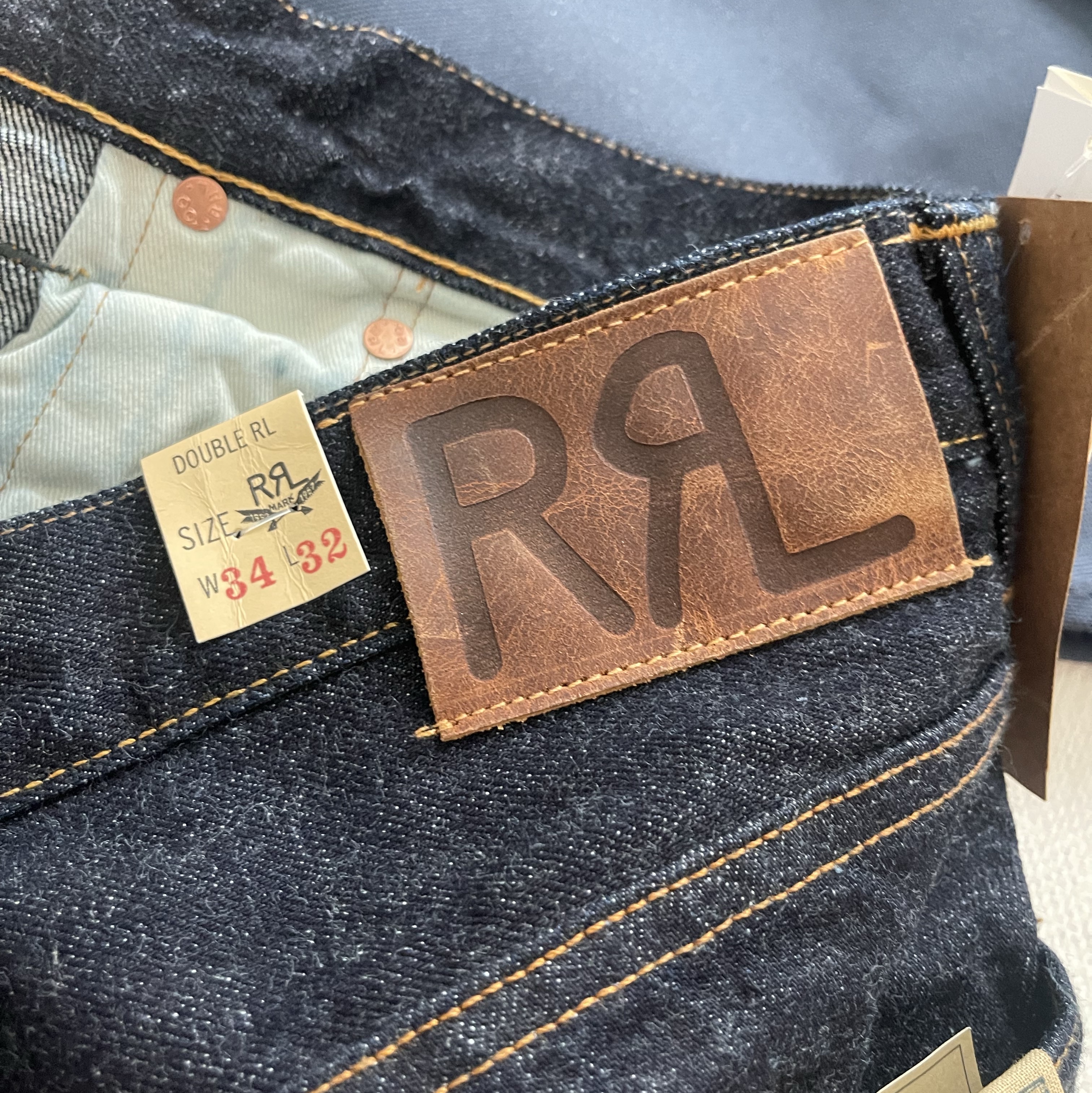Double RL Vintage 5 Pocket East West Selvedge Jeans East West Rinse, Double RL Leather Jacket Black Over Brown 착용 스타일 - 2