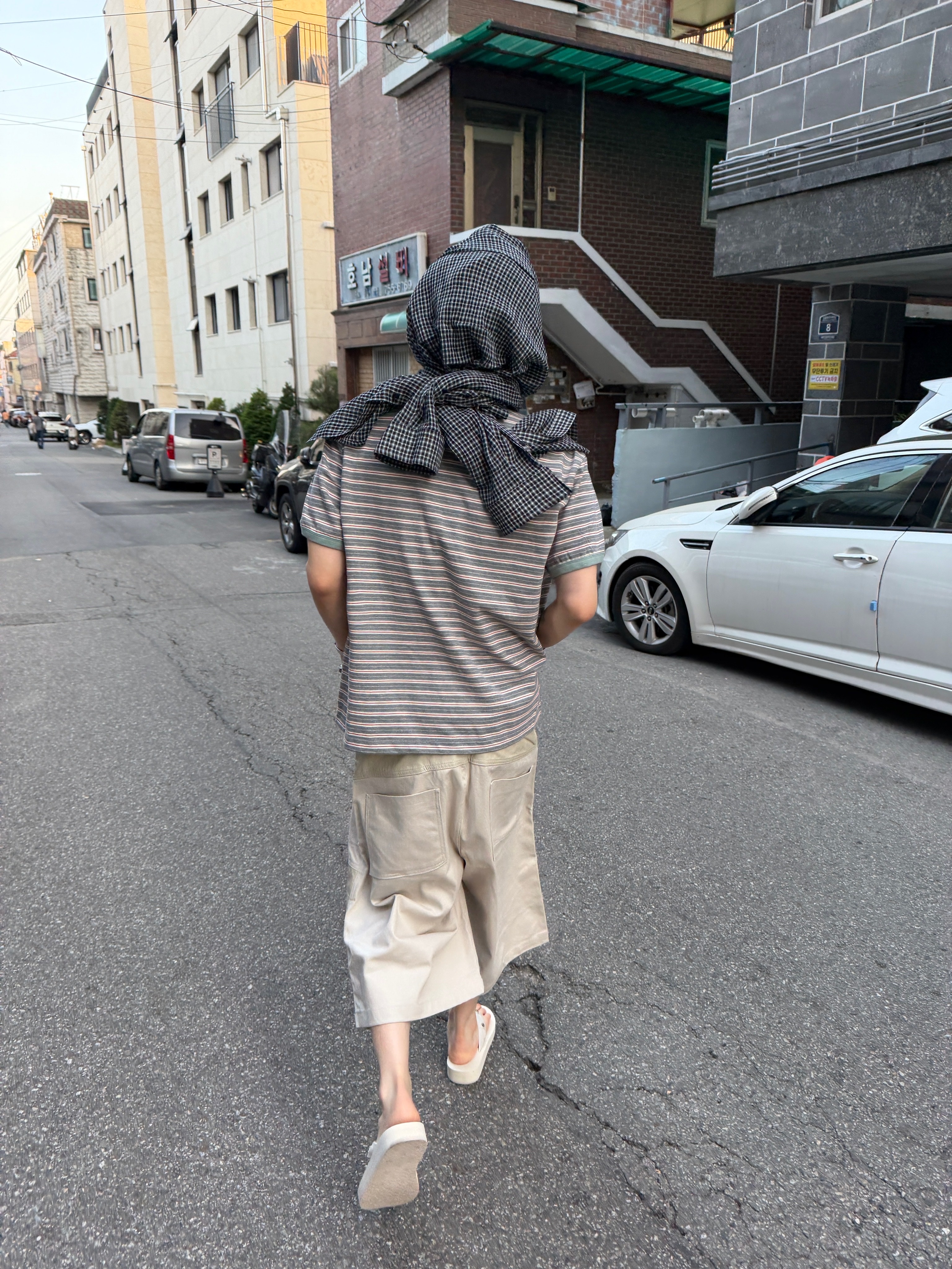 ROARINGRAD Layered Knee Bermuda Pants Beige, Nonnod Flexible Sheer Check Shirt Black 착용 스타일 - 6