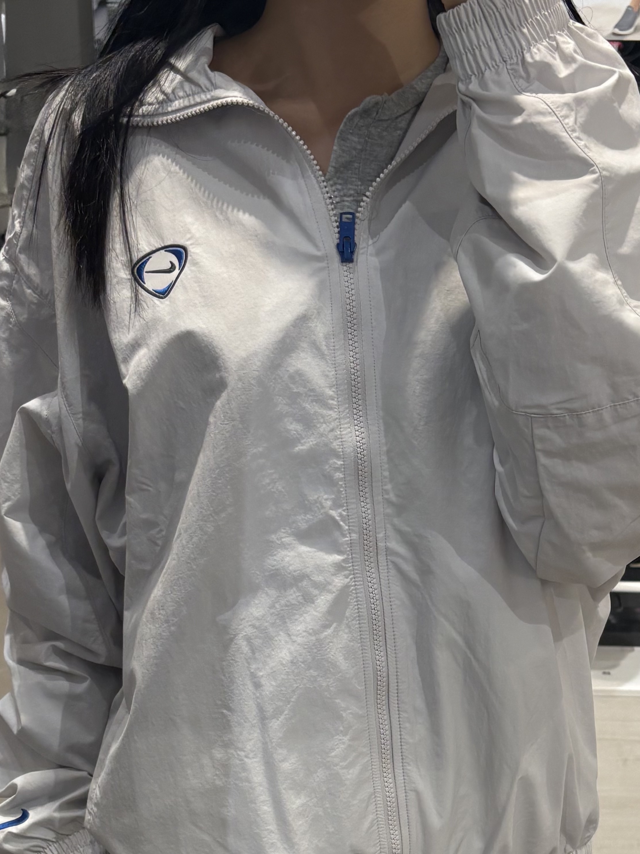 Nike NSW Woven Track Jacket Vast Grey Blue Jay (IR6674-078) 착용 스타일
