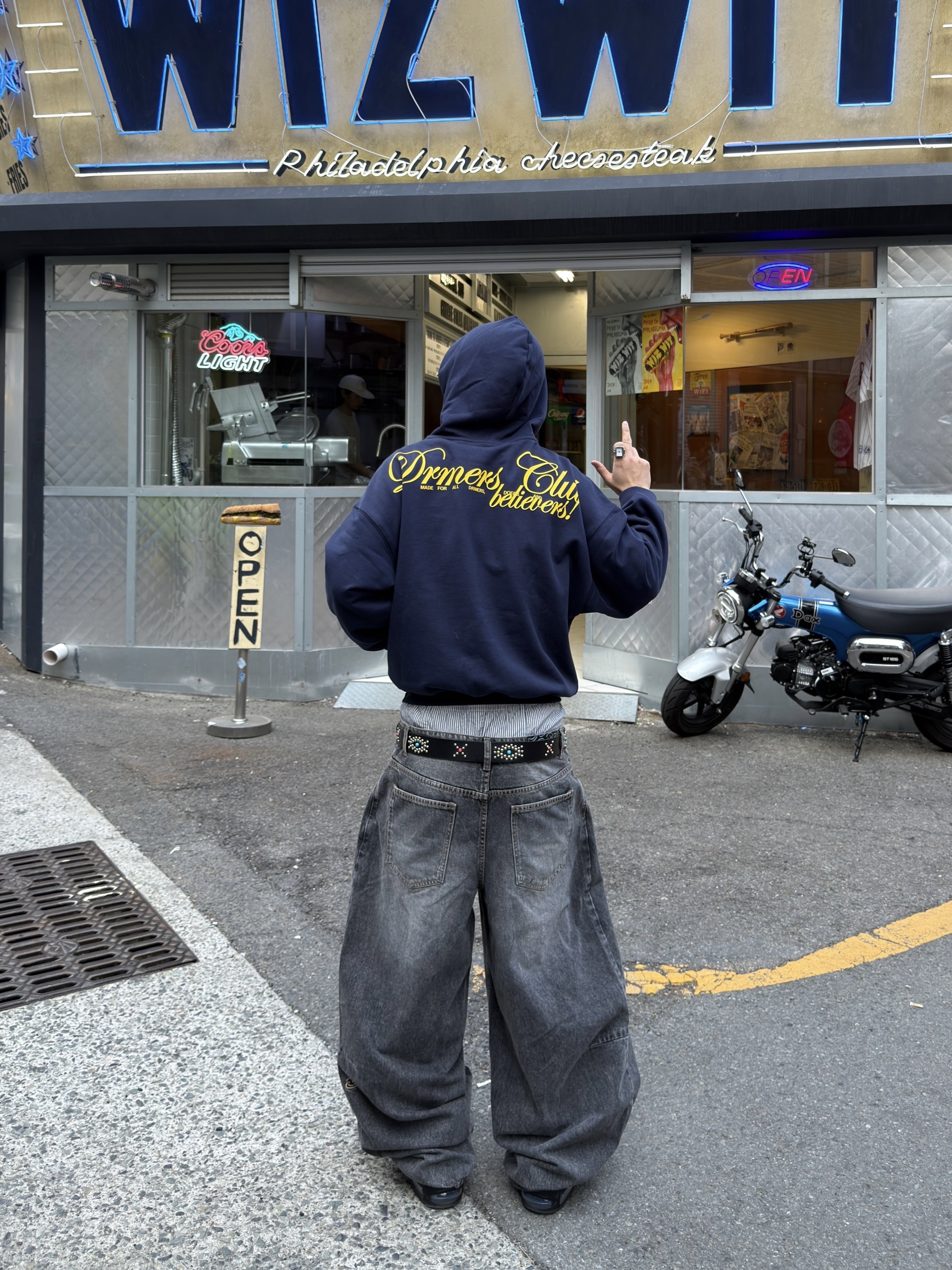 Nike Air Max 95 Big Bubble Total 90 Metallic Silver Black, Supreme x True Religion Mesh Back 6-Panel Dirty Indigo - 25FW 착용 스타일 - 1