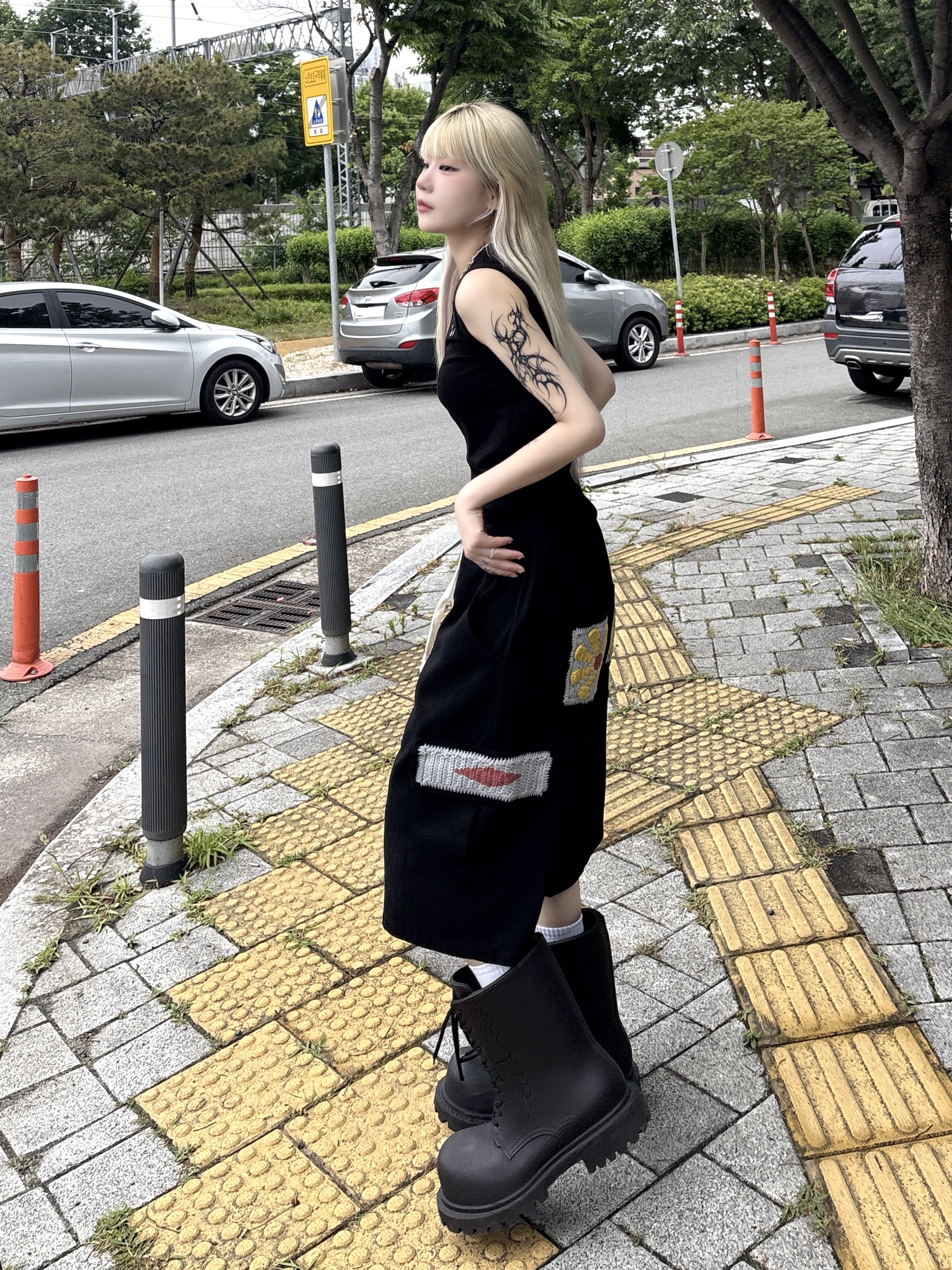 Balenciaga XL Army Boots Full Eva Black 착용 스타일 - 1