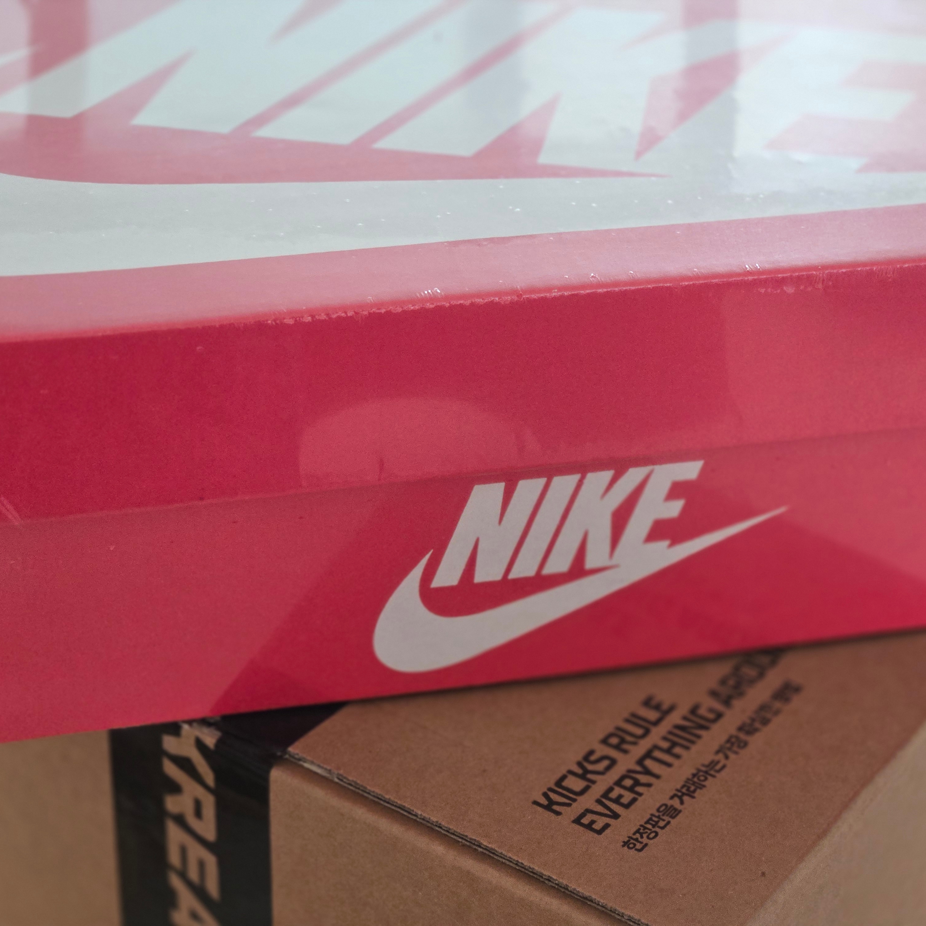 (W) Nike Shox Z Black University Red 착용 스타일 - 2