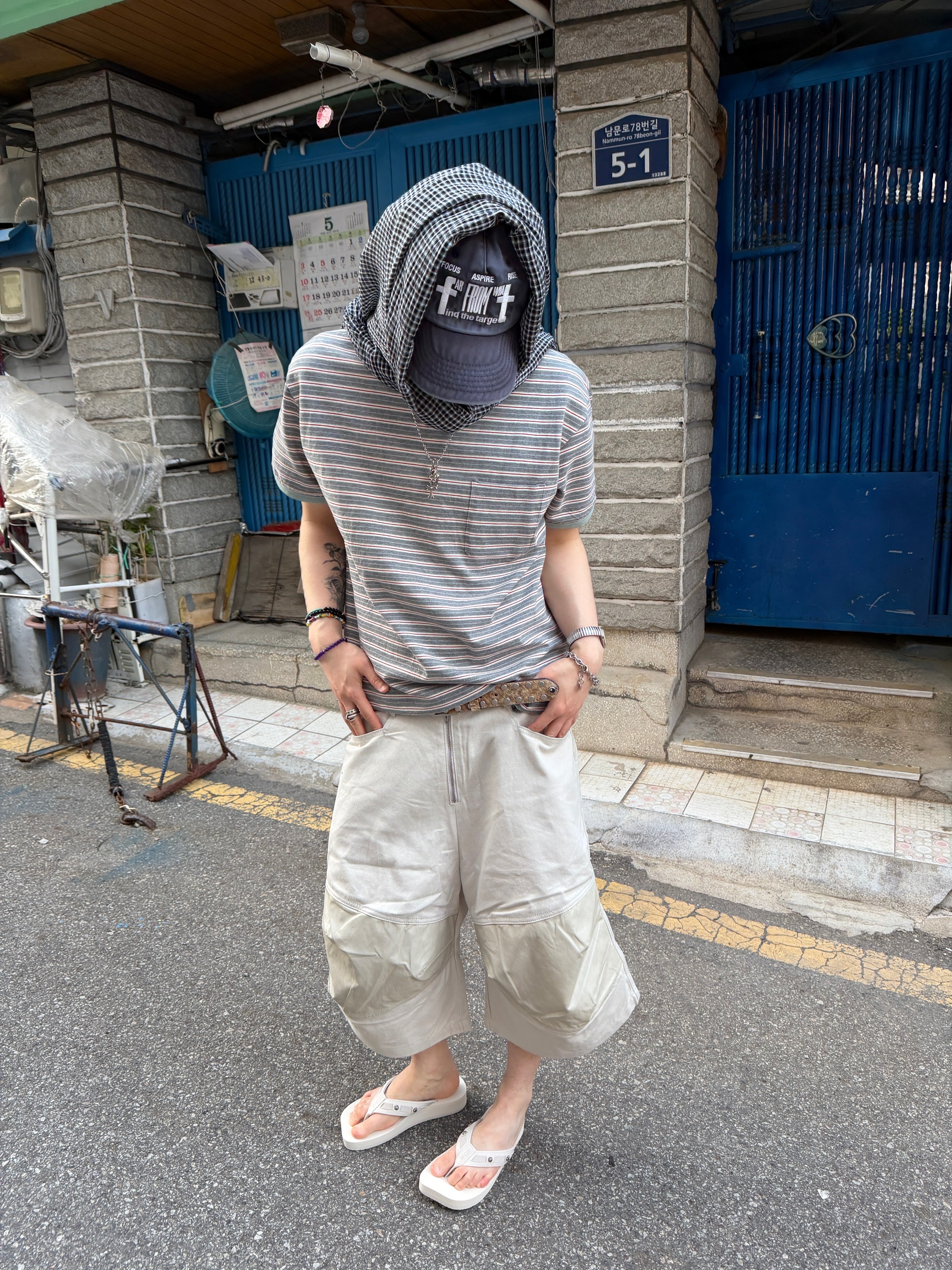 ROARINGRAD Layered Knee Bermuda Pants Beige, Nonnod Flexible Sheer Check Shirt Black 착용 스타일 - 7