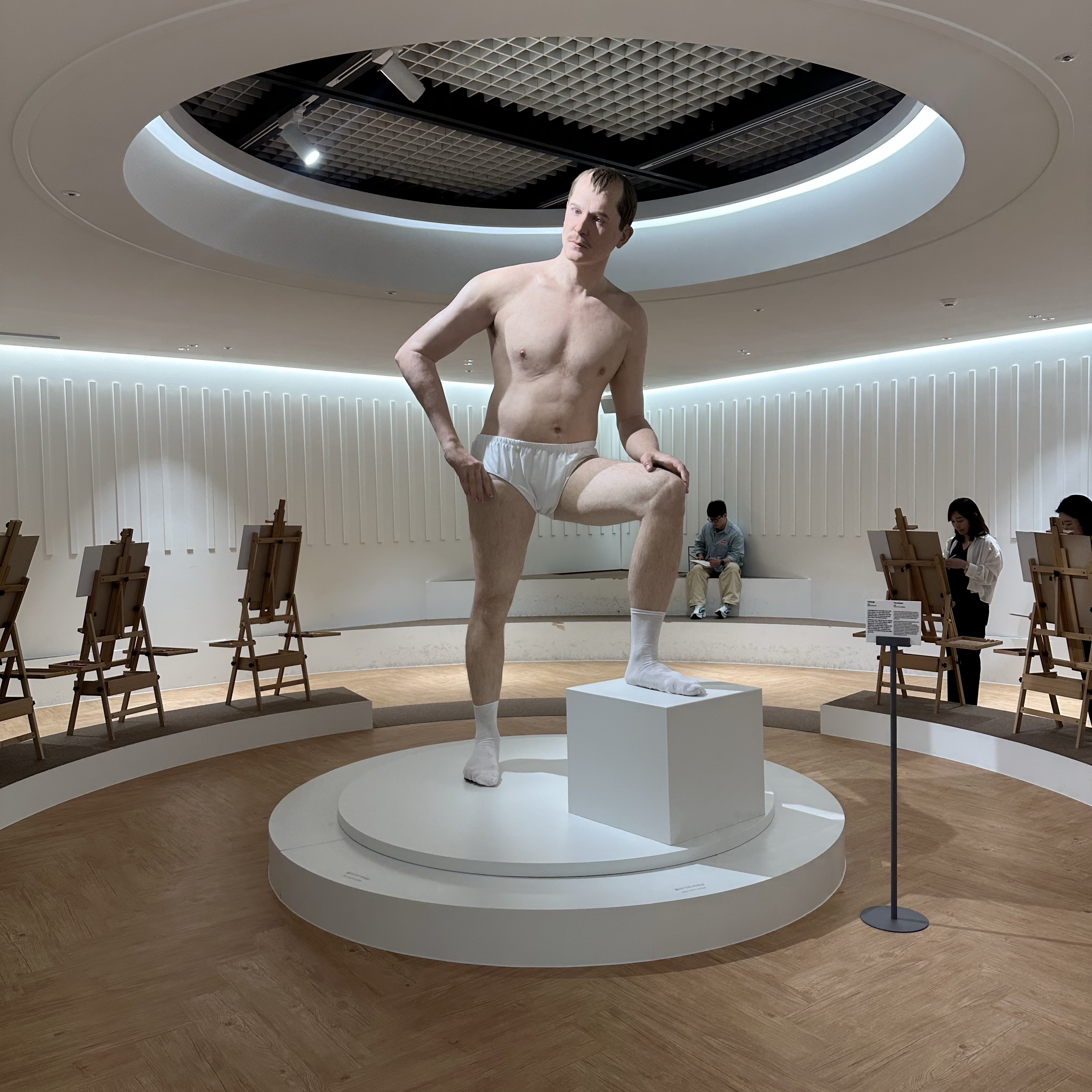 MAX SIEDENTOPF Solo Exhibition 1인권 착용 스타일 - 9