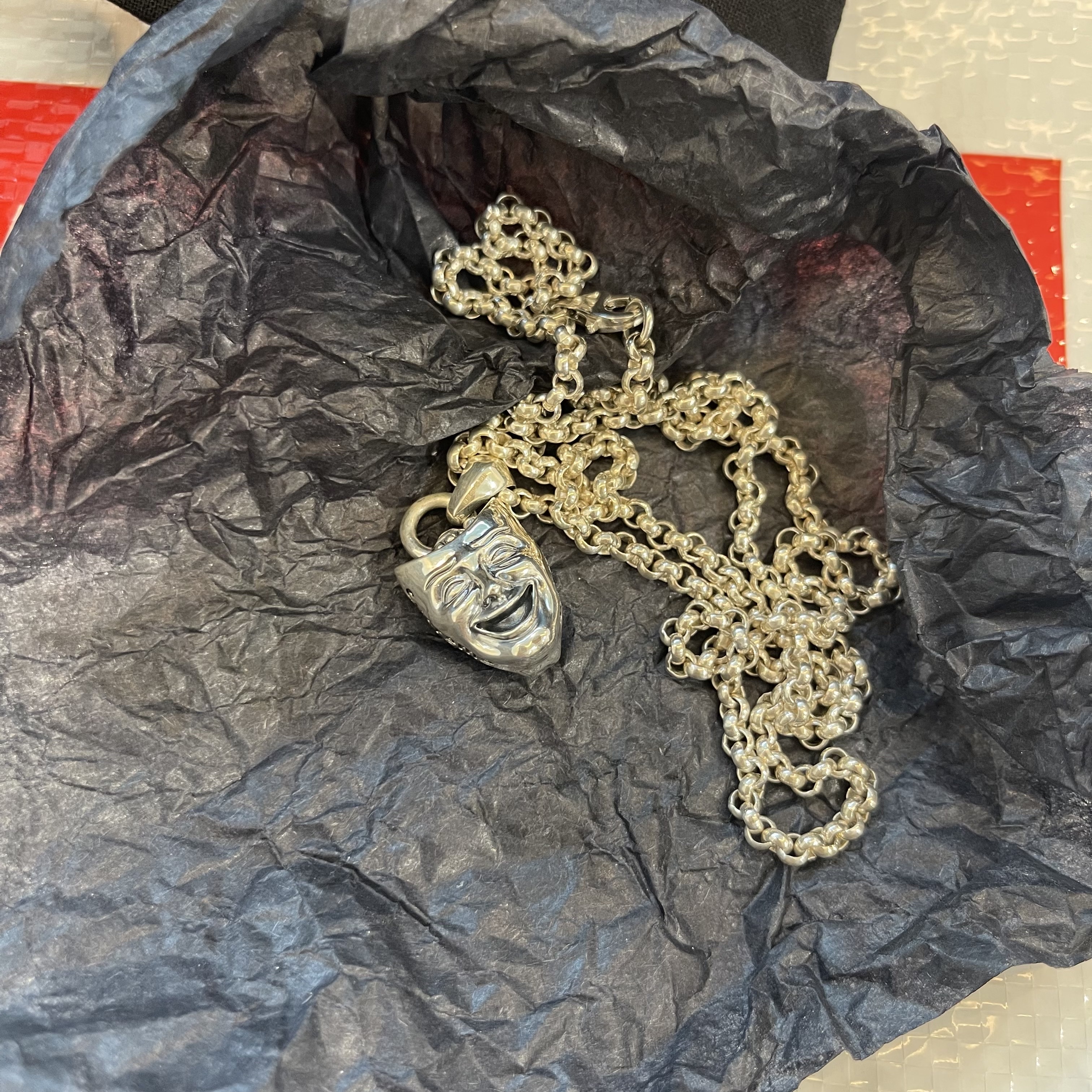 Supreme Drama Masks Pendant Silver - 26SS 착용 스타일 - 6