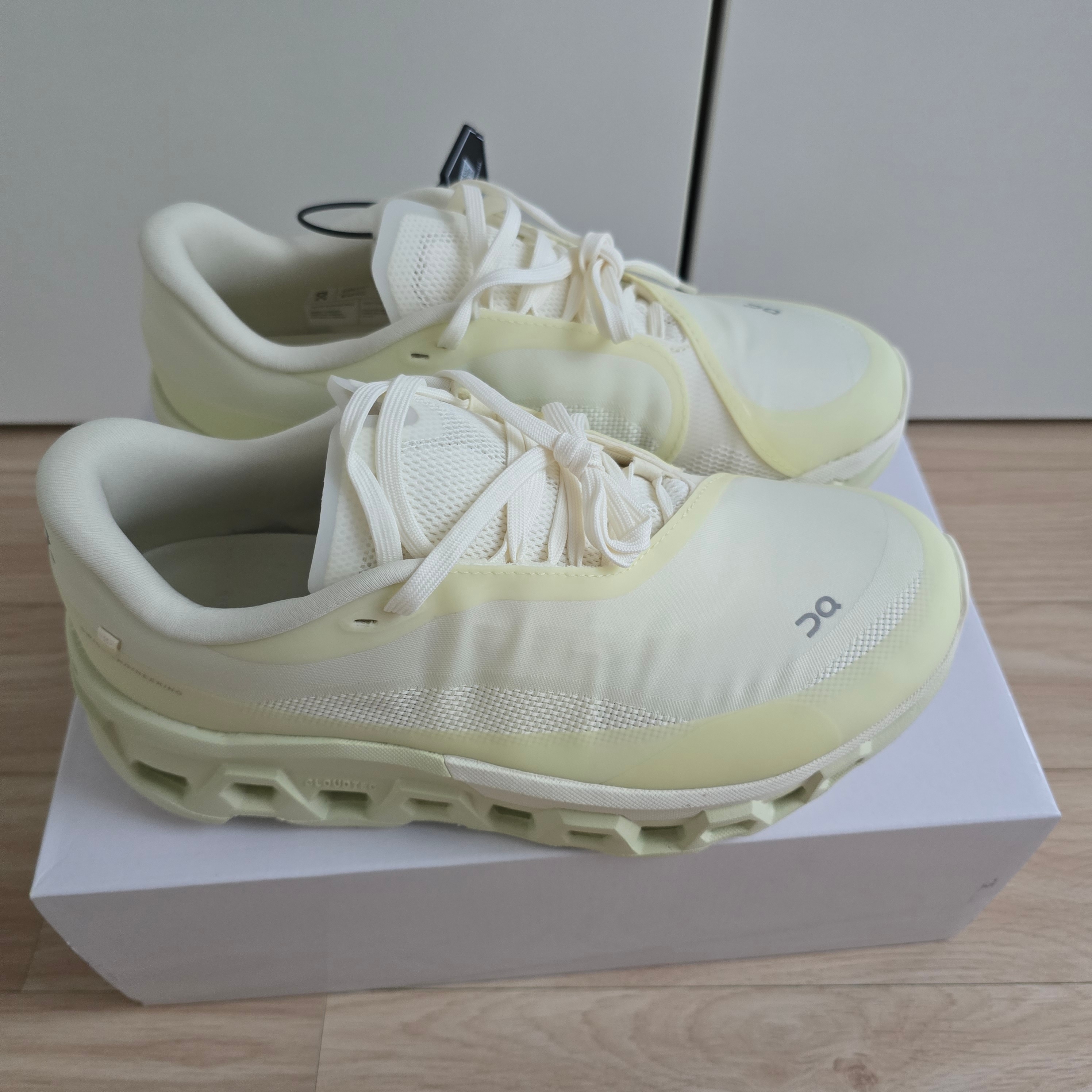 On Running x Post Archive Faction (Paf) Cloudmonster 2 Seedling White 착용 스타일 - 2