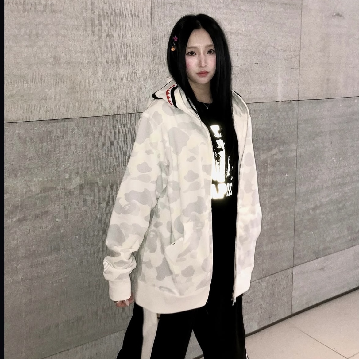 BAPE City Camo Shark Regular Fit Full Zip Hoodie White 착용 스타일 - 1