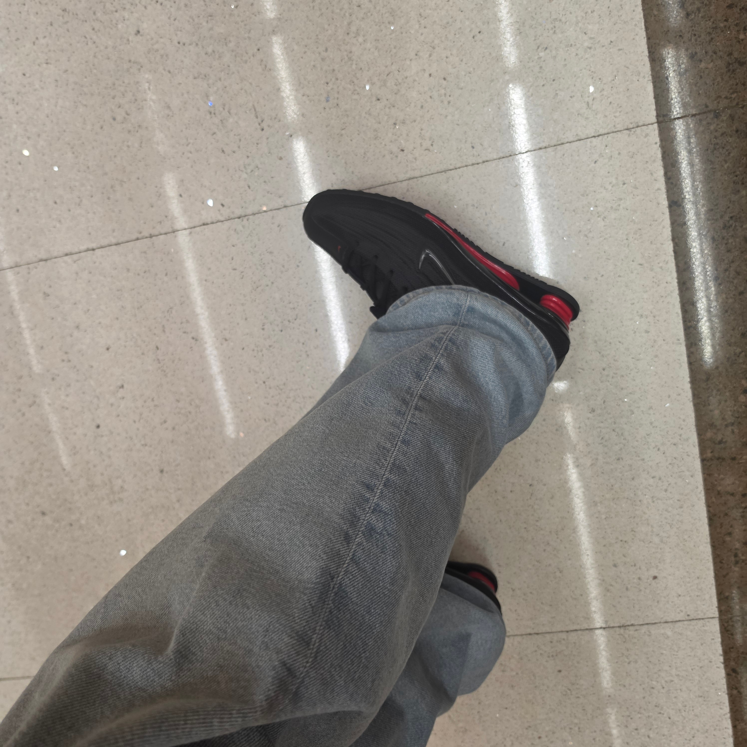 (W) Nike Shox Z Black University Red 착용 스타일