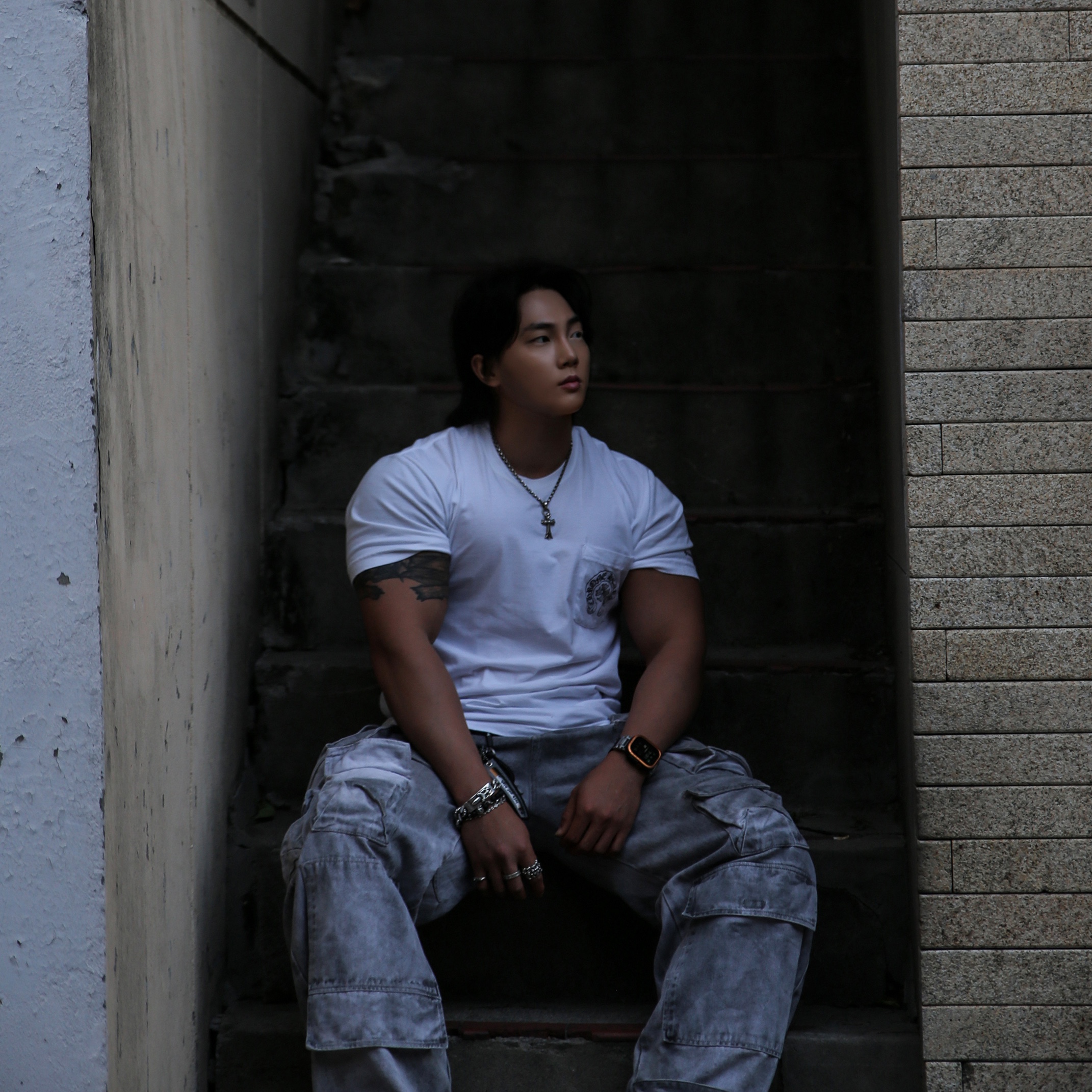Chrome Hearts Horseshoe Logo Pocket T-Shirt White, Chrome Hearts Cemetery Ring Silver 착용 스타일 - 4
