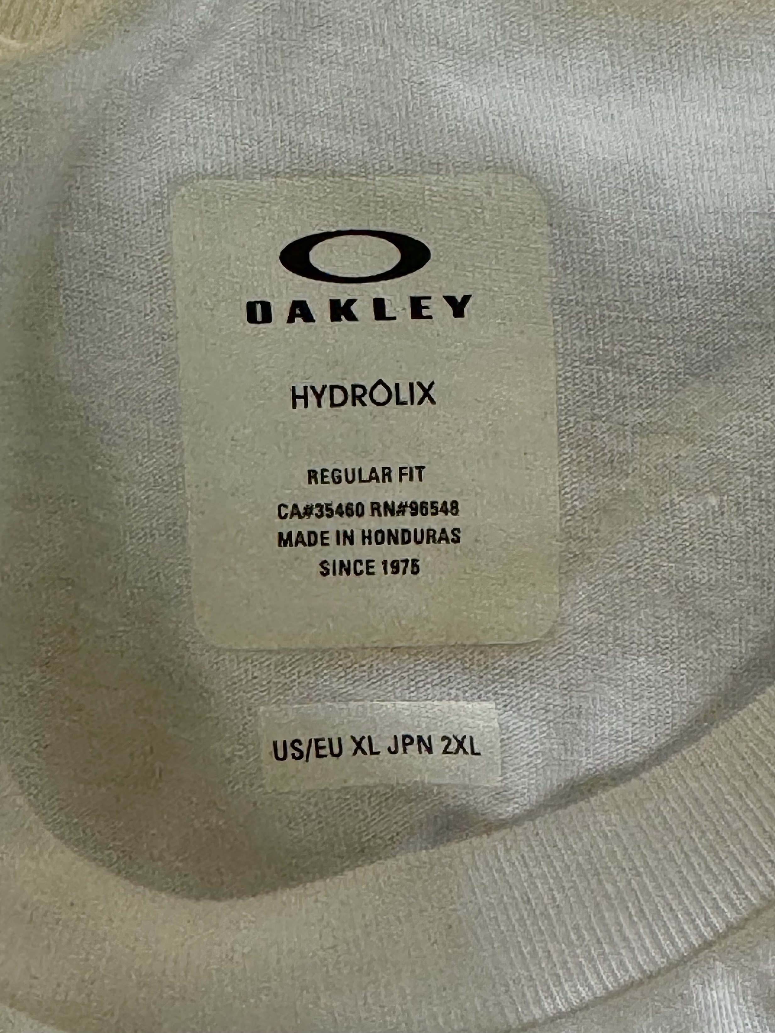 Oakley Bark SS T-Shirt White, Oakley Bark SS T-Shirt Blackout 착용 스타일 - 6