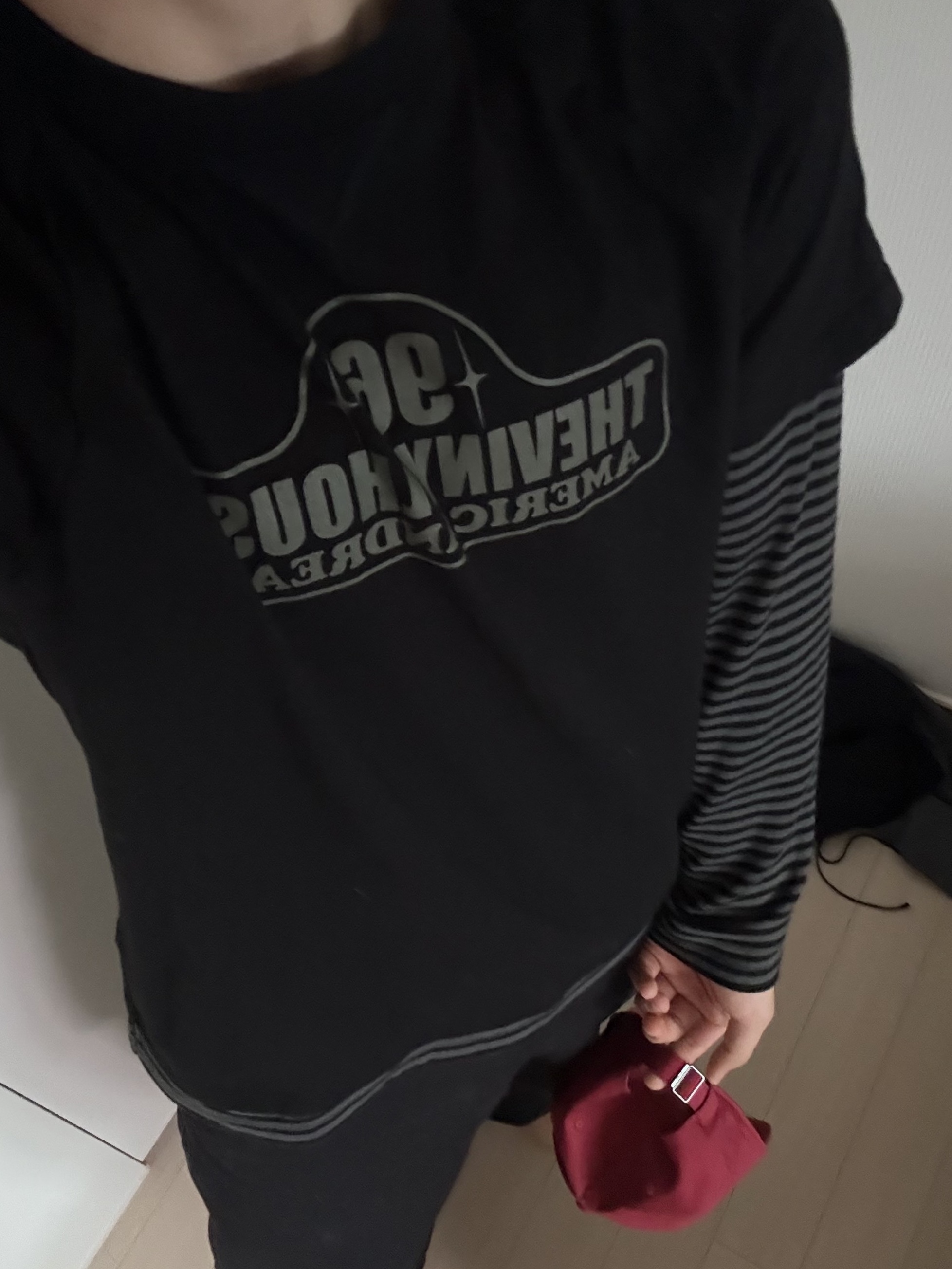 Thevinylhouse 96 Layered LS Tee Black 착용 스타일