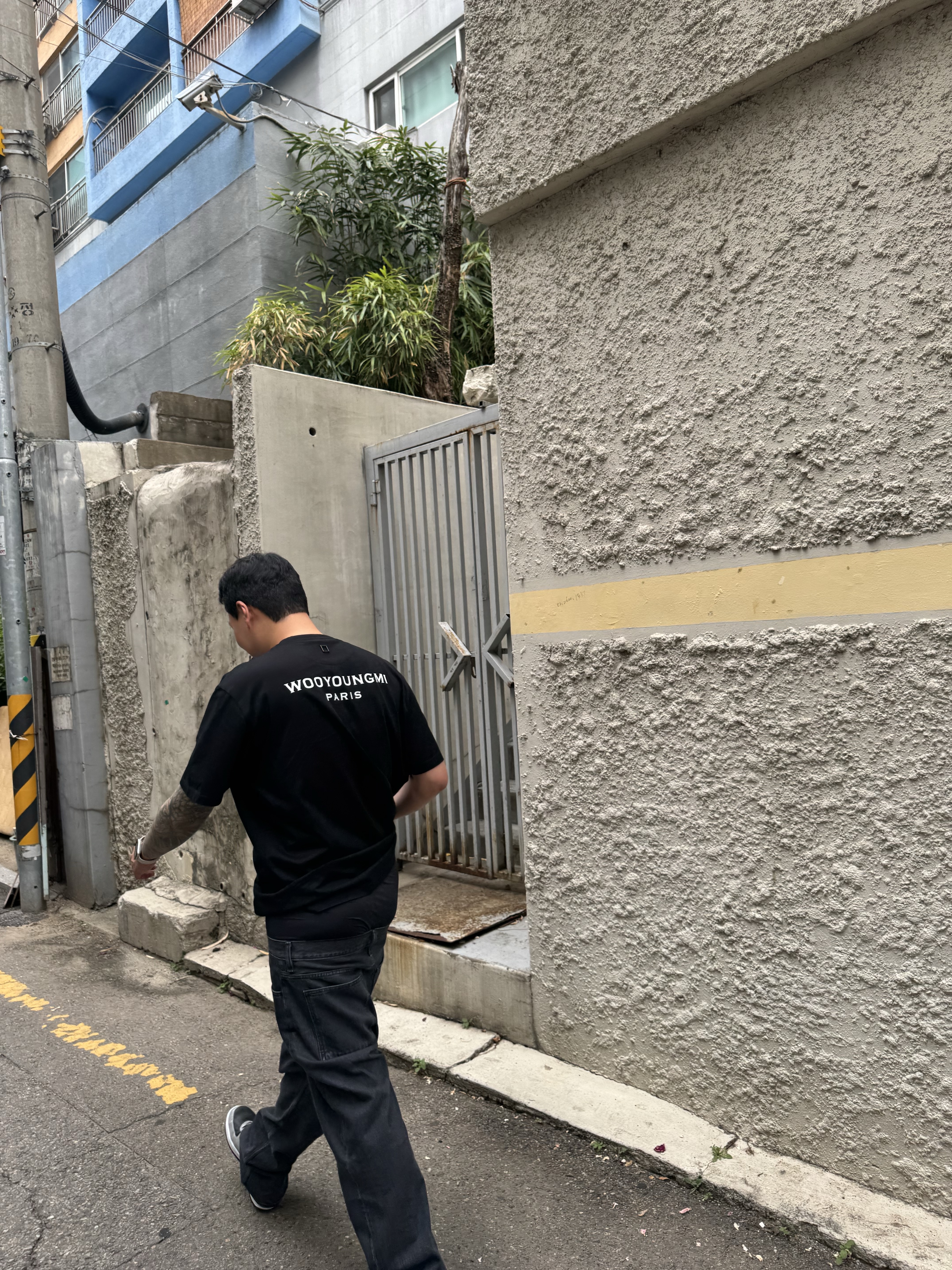 Wooyoungmi Cotton Back Logo T-Shirt Black - 25SS, Wooyoungmi Cotton Back Logo T-Shirt Black - 26SS 착용 스타일 - 3