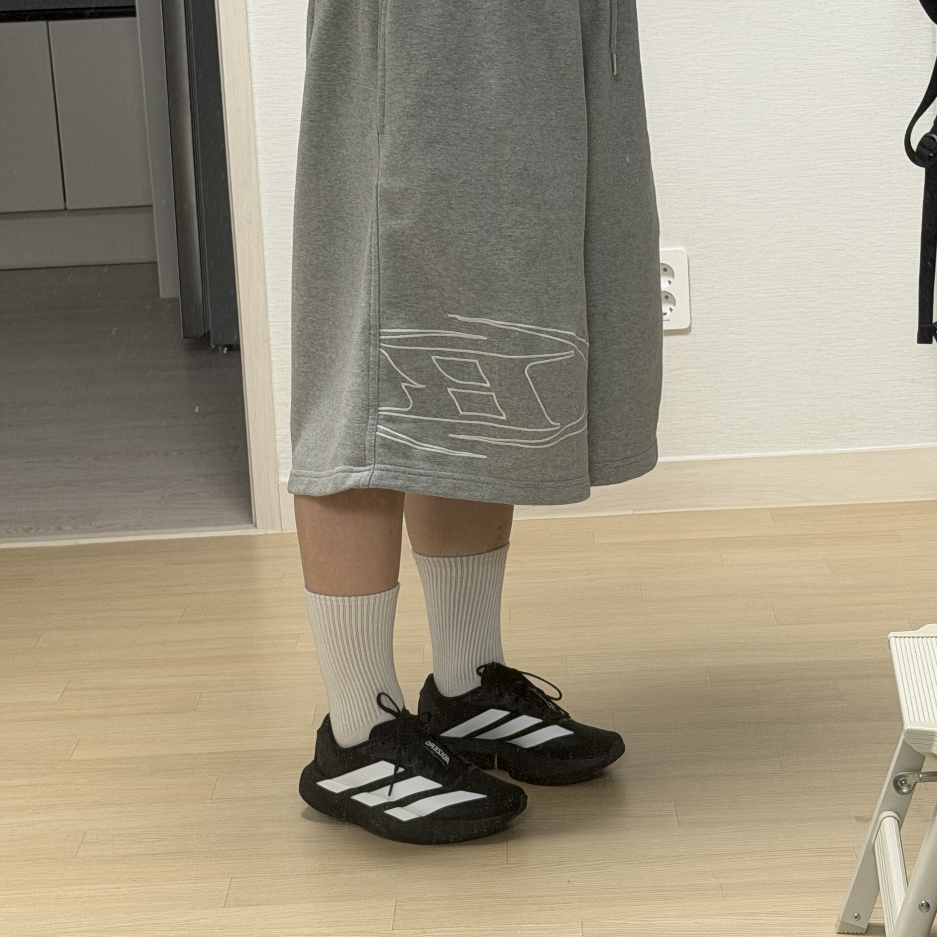 (J) Adidas Adizero EVO SL Core Black Cloud White, BORN TO WIN Side B Logo Half Pants Melange Grey 착용 스타일