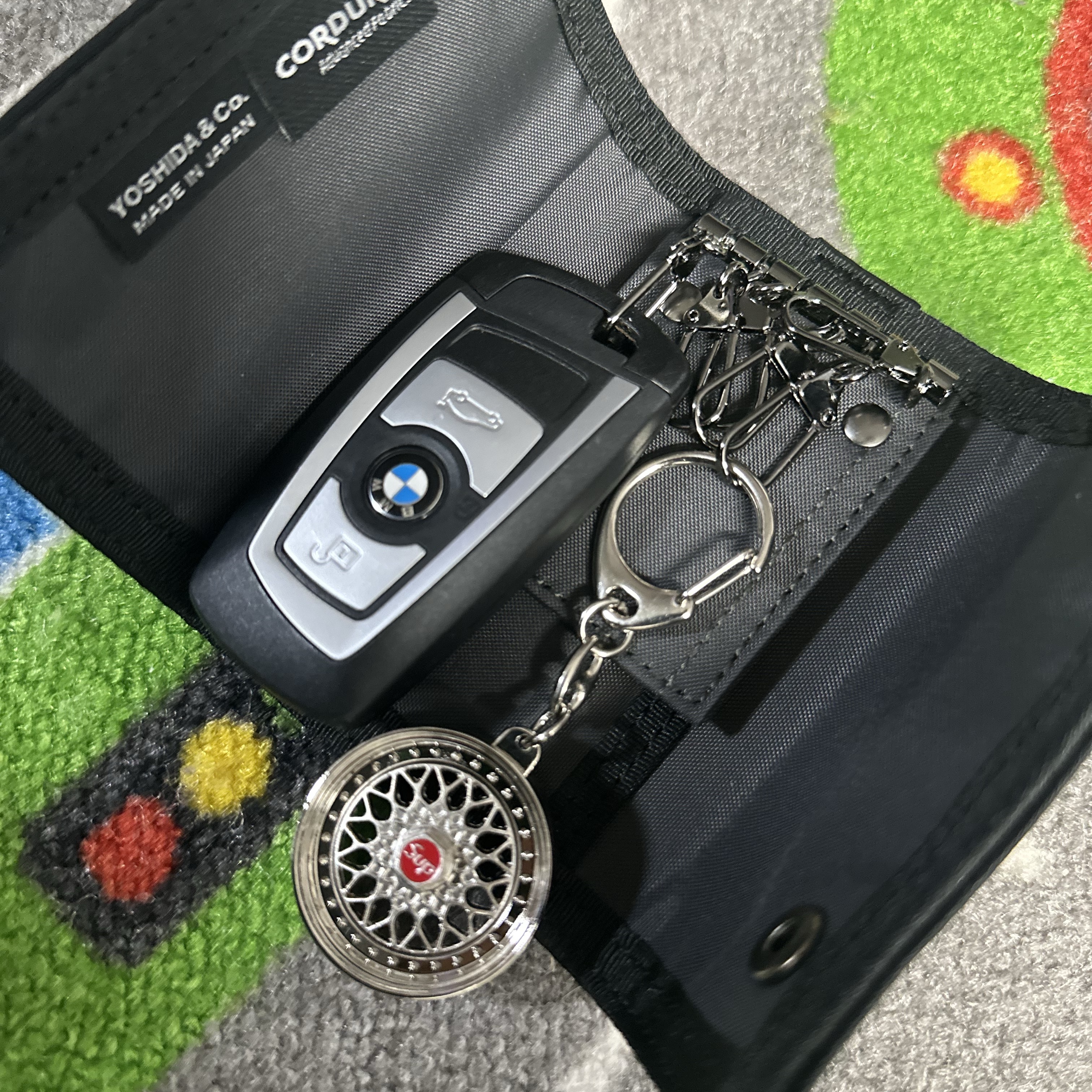 Supreme x BBS RS Rim Keychain Chrome - 25FW 착용 스타일 - 3