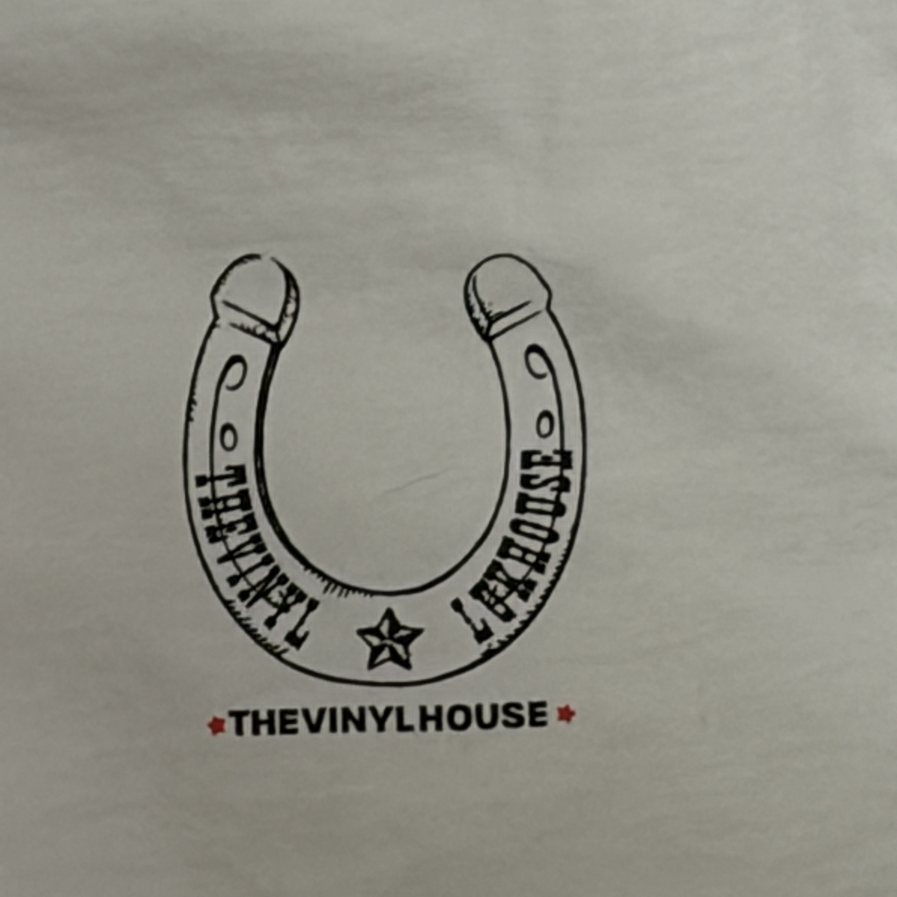 Thevinylhouse Lucky House Tee White 착용 스타일 - 4