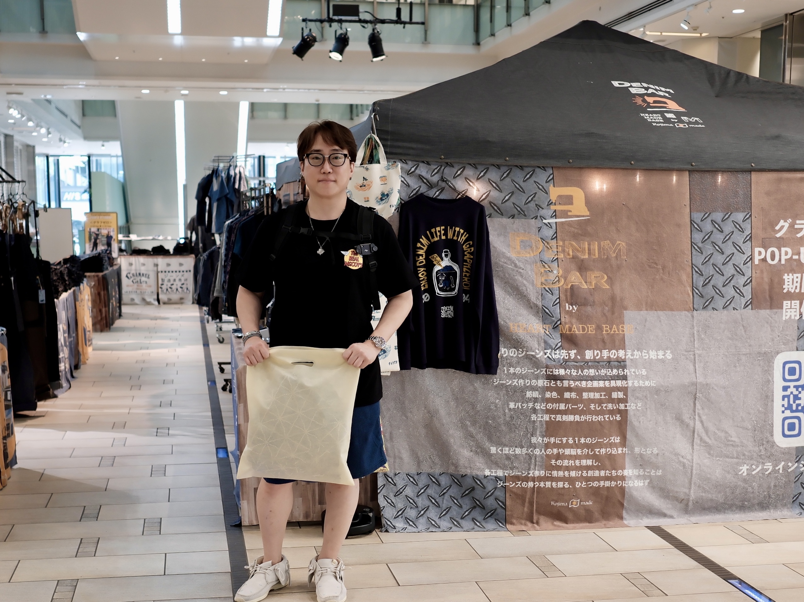 The Real McCoy's Logo Short Sleeve T-Shirt Black 착용 스타일