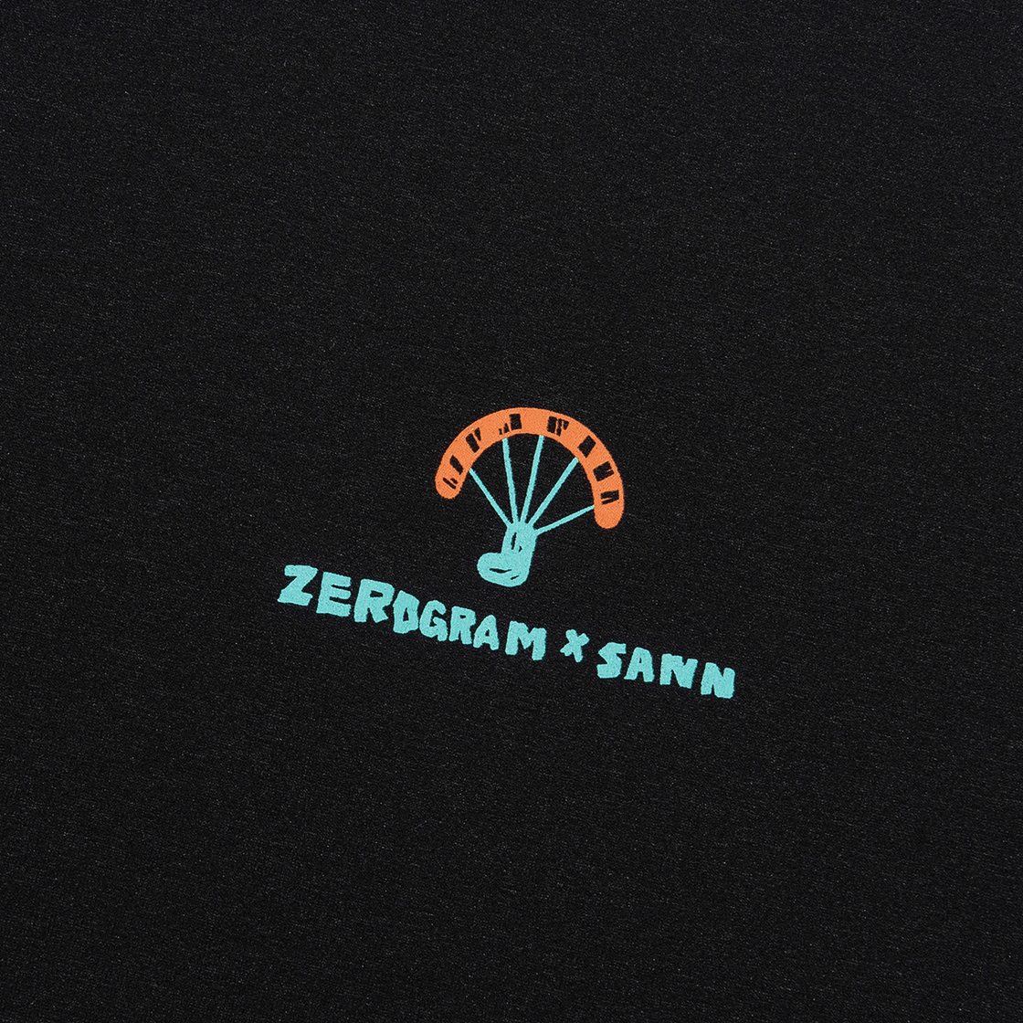 제로그램 x 산 트라이앵글 슬로건 백그래픽 티셔츠(ZEROGRAM x SANN Triangle Backgraphic SS Black) - 4