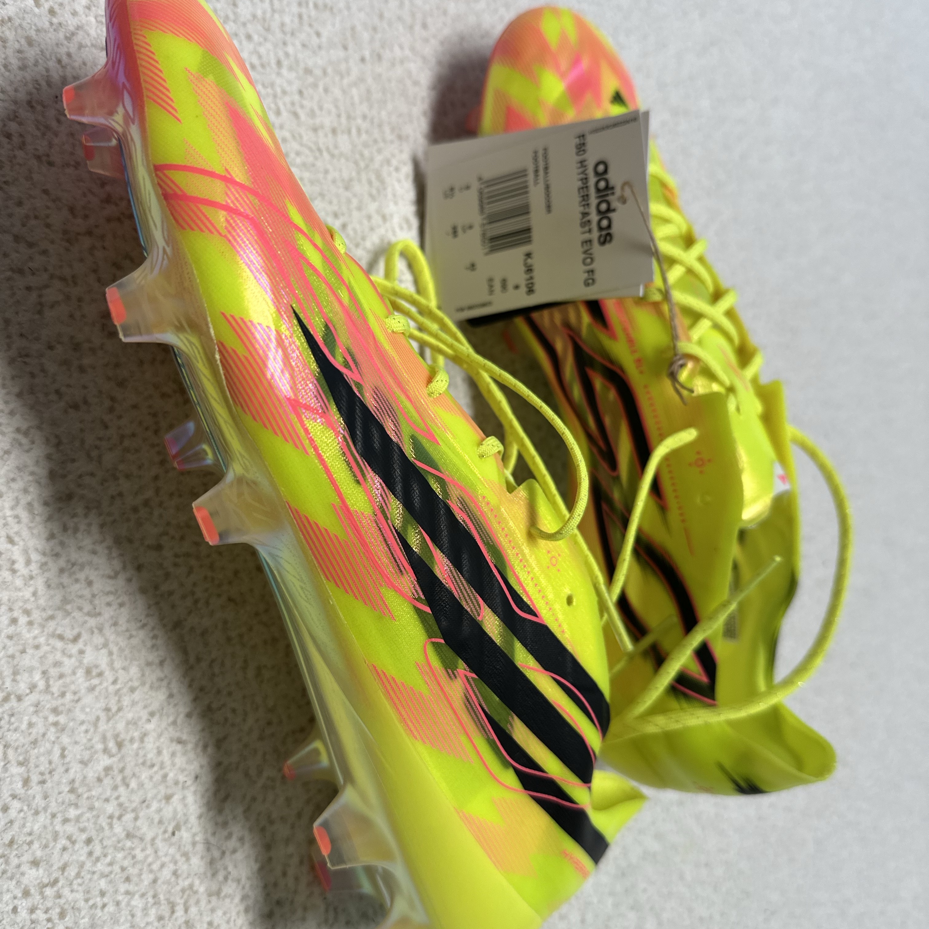 Adidas F50 Hyperfast EVO Firm Ground Solar Yellow 2 Core Blac 착용 스타일 - 1