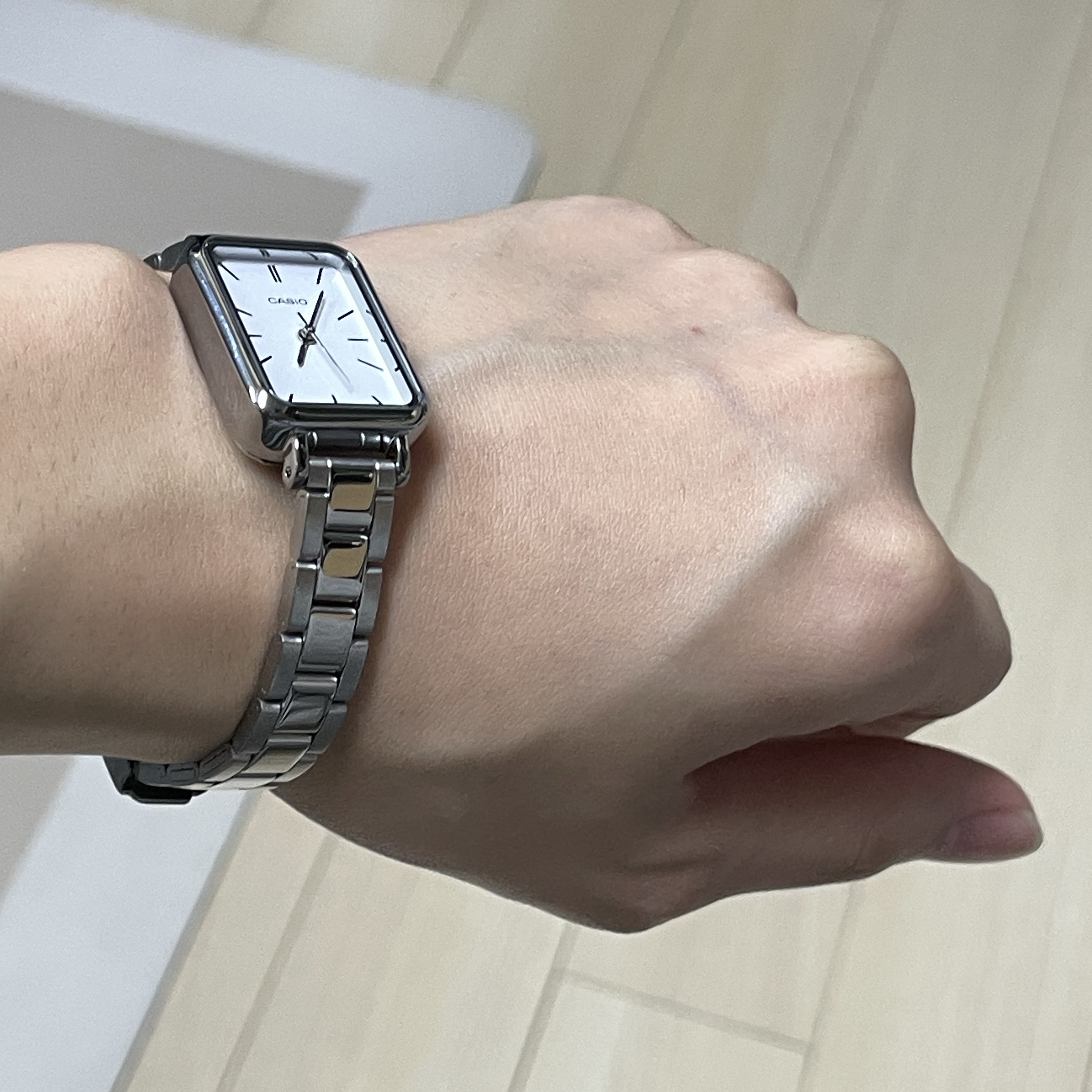 Casio LTP-V009D-7E 착용 스타일