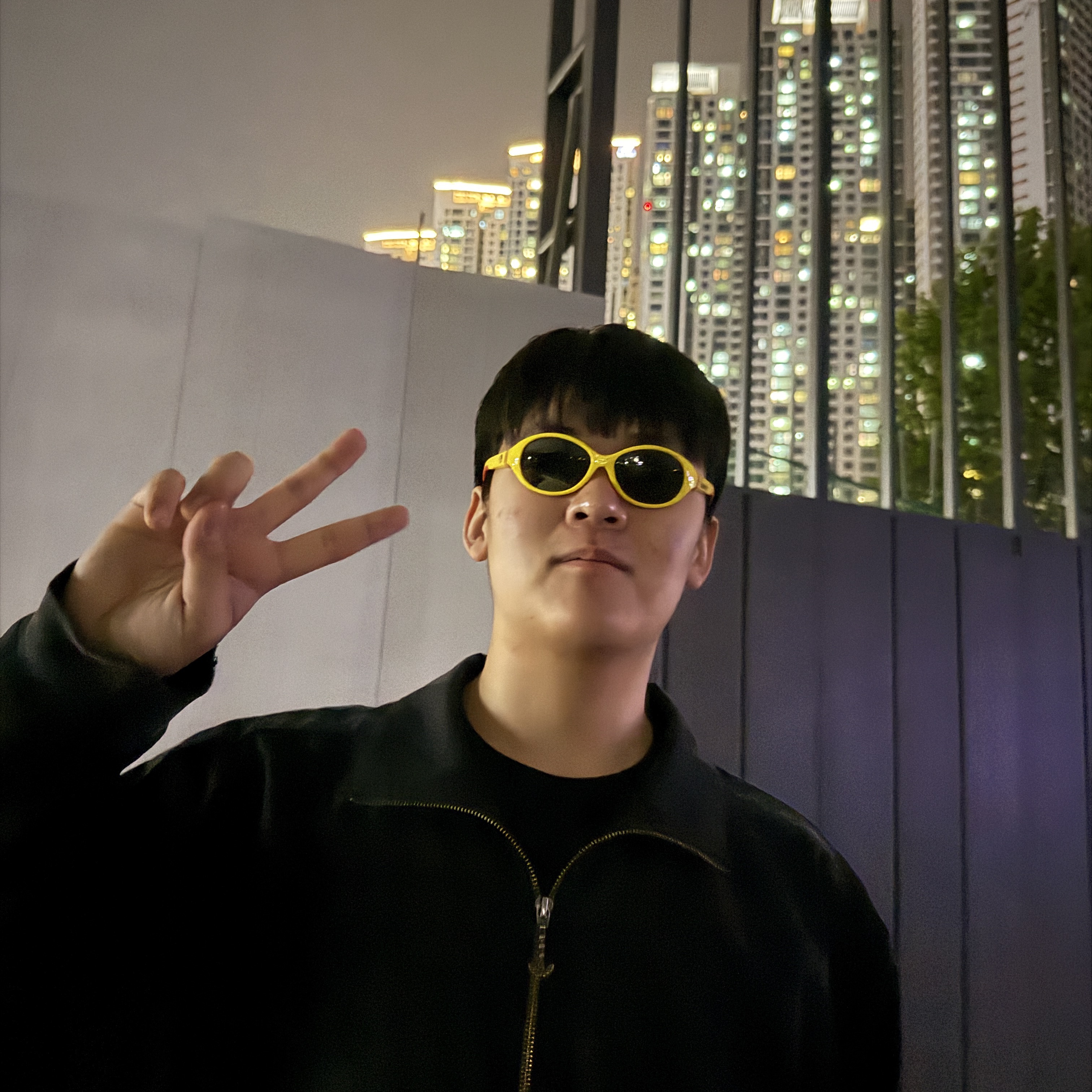 Gentle Monster x Maison Margiela MM206 Black Gray 착용 스타일