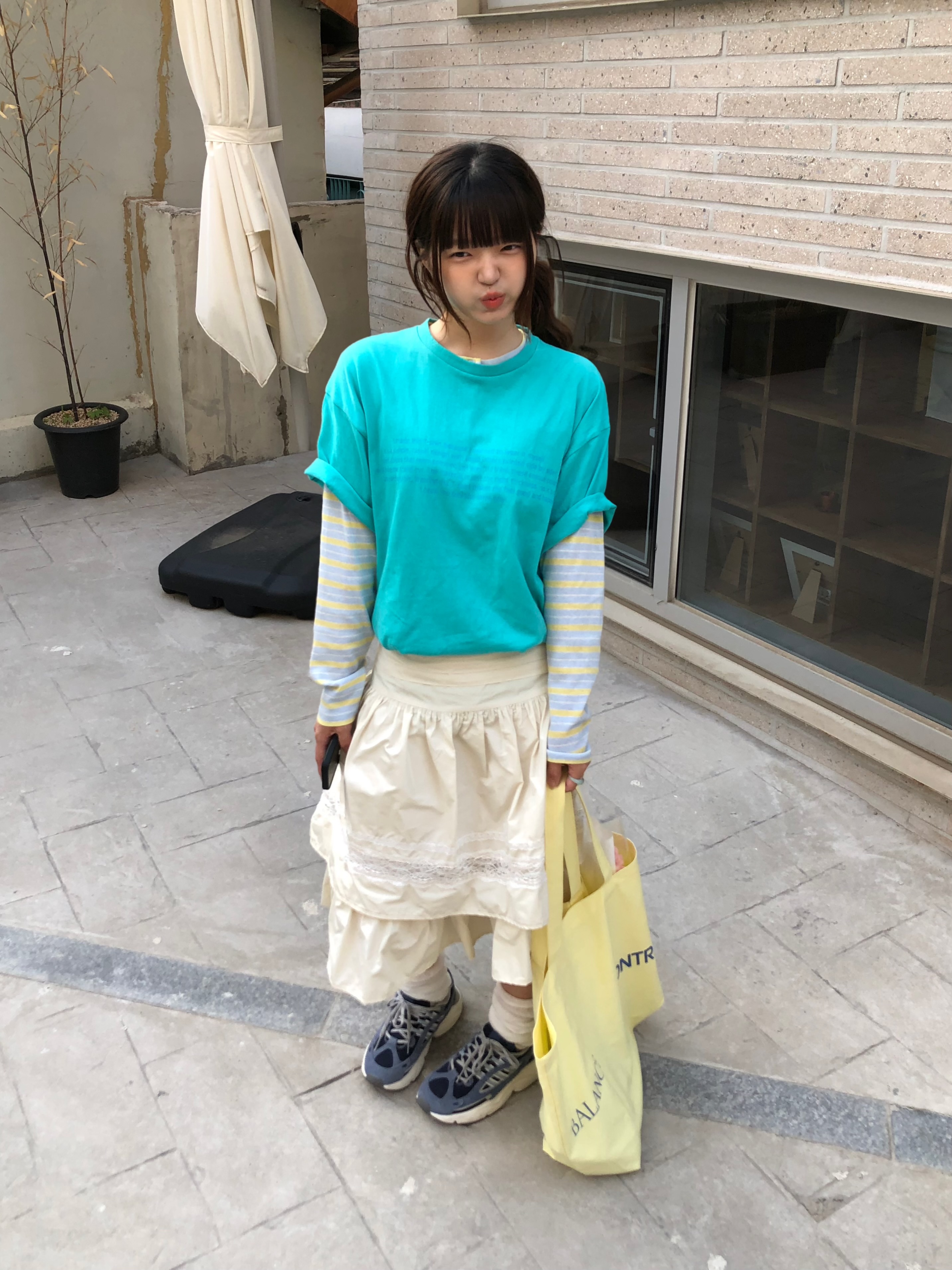 noun Easeful Tote Bag Lemon 착용 스타일 - 2