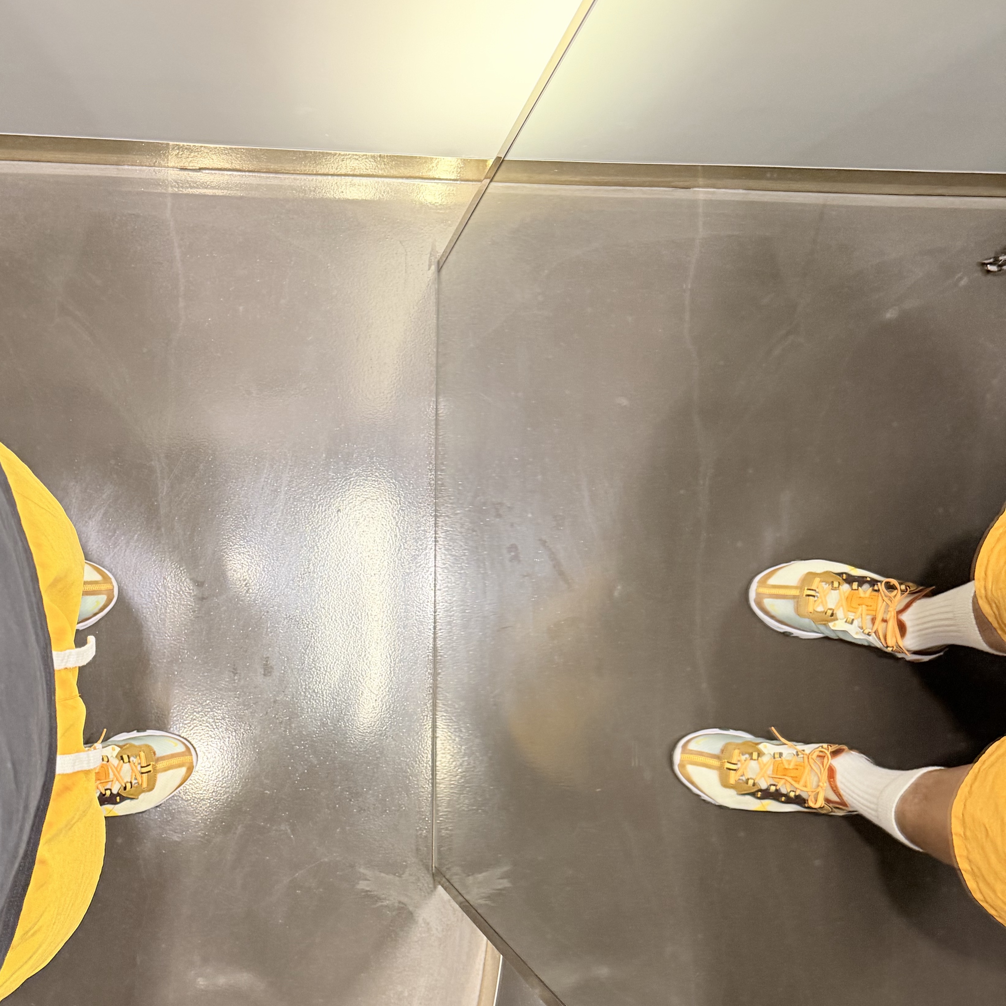 Nike React Element 87 Orange Peel 착용 스타일