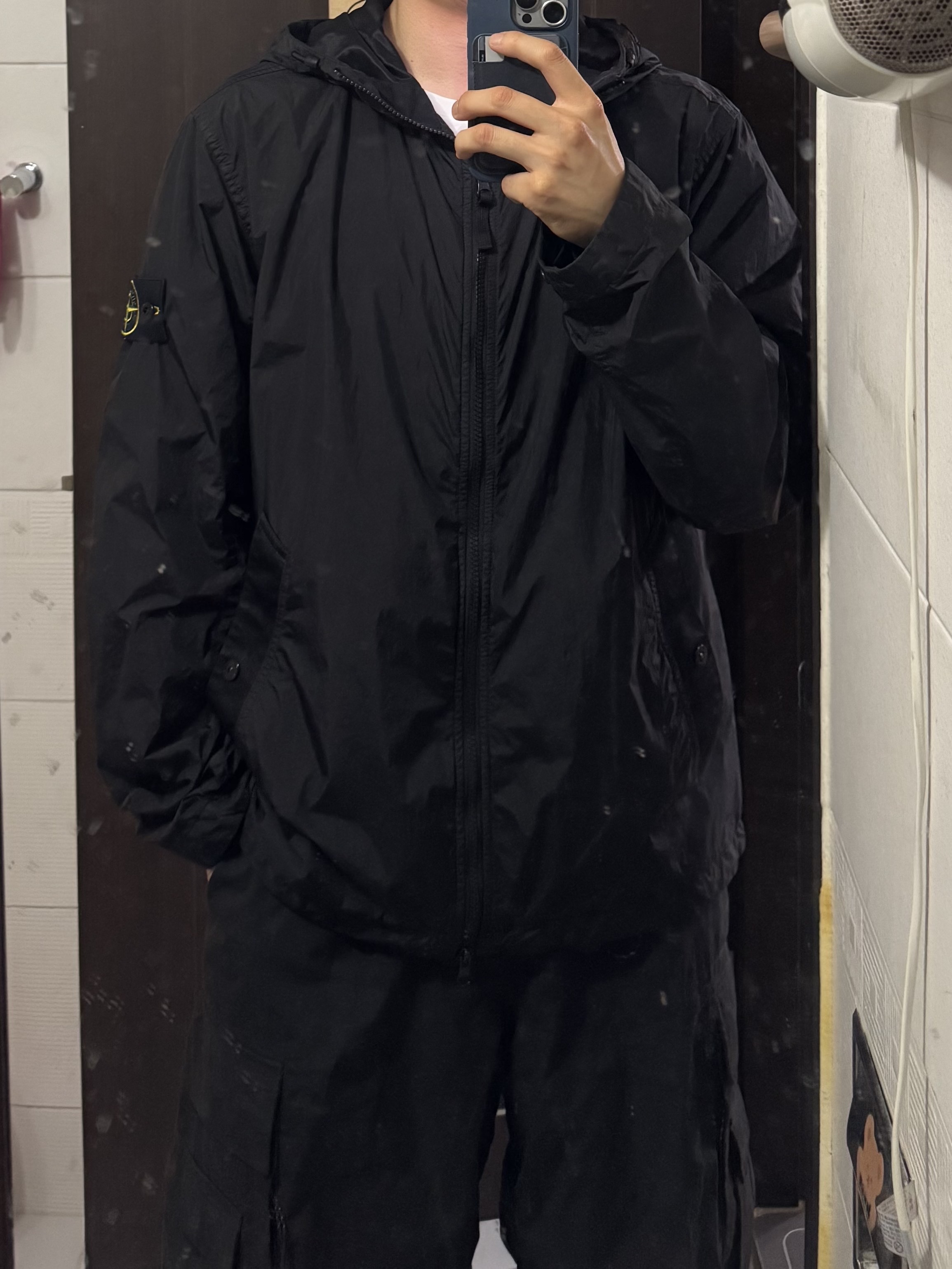 Stone Island 4100001 Crinkle Reps NY Hooded Jacket with Wind Resistance and Anti-Drop Black - 26SS 착용 스타일
