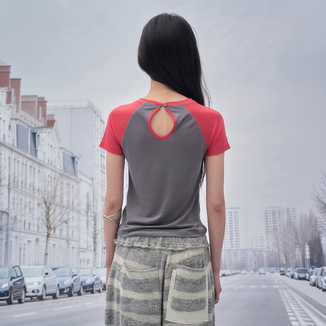 솜속 보니 레글런 백 컷아웃 티셔츠 스칼렛(SOMSOC Bonnie Raglan Back Cut-Out T-Shirt Scarlet) - 3
