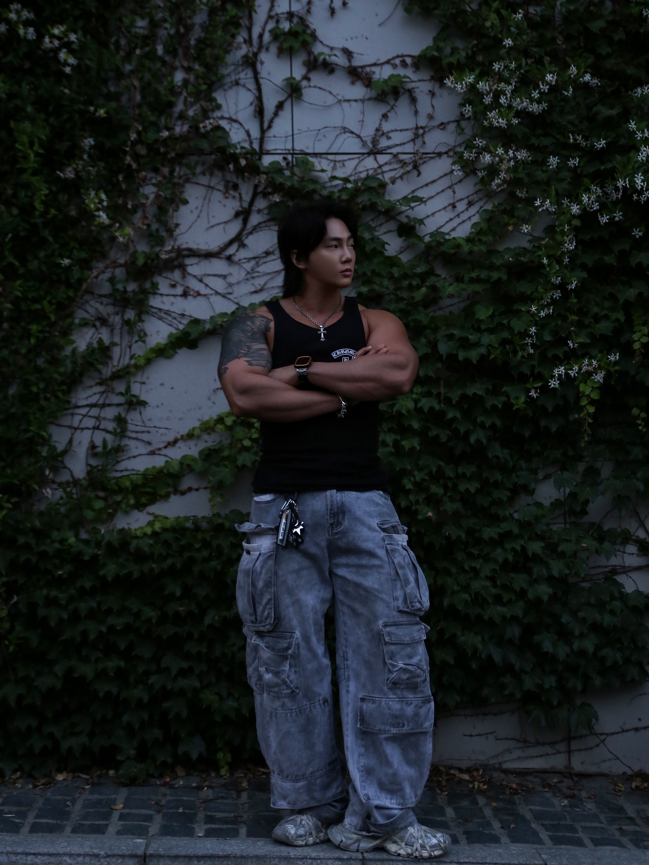 Chrome Hearts Cross T-Bar Logo Tank Top Black 착용 스타일 - 3