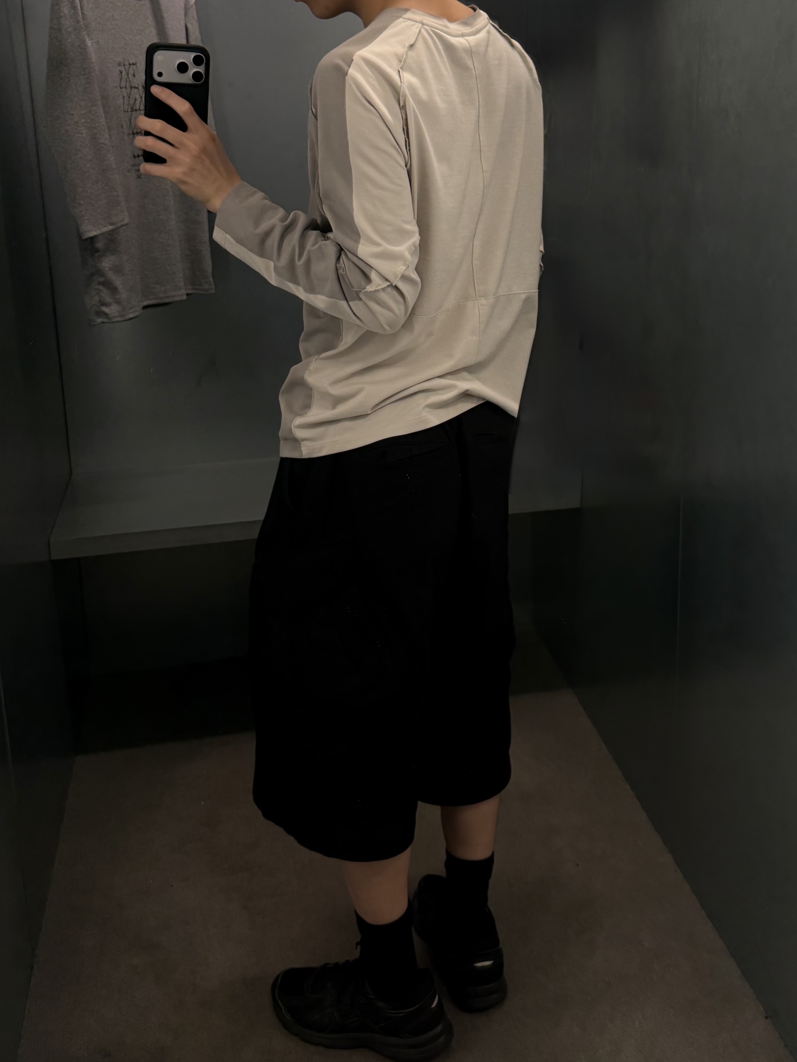 Sansan Gear Contrast Long Sleeve Grey, Sansan Gear Capri Pants Black_26SS 착용 스타일 - 1