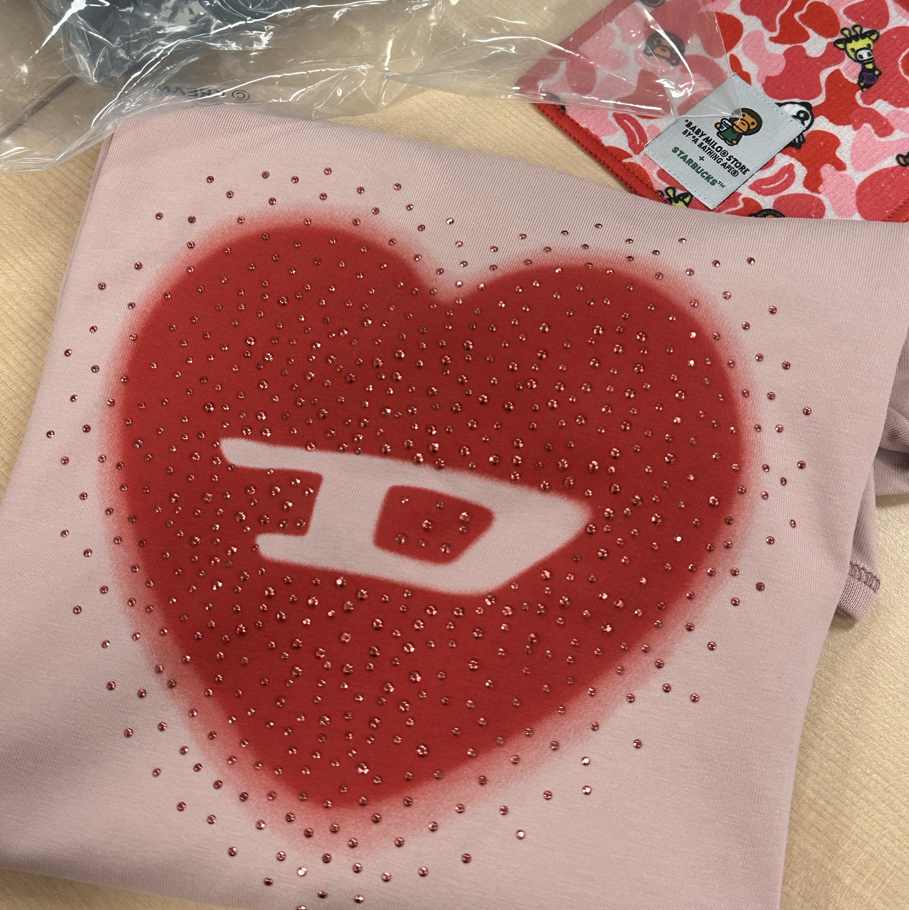 (W) Diesel T-Uncuties-Long-S5 Slim T-Shirt with Heart Print and Studs Pink 착용 스타일