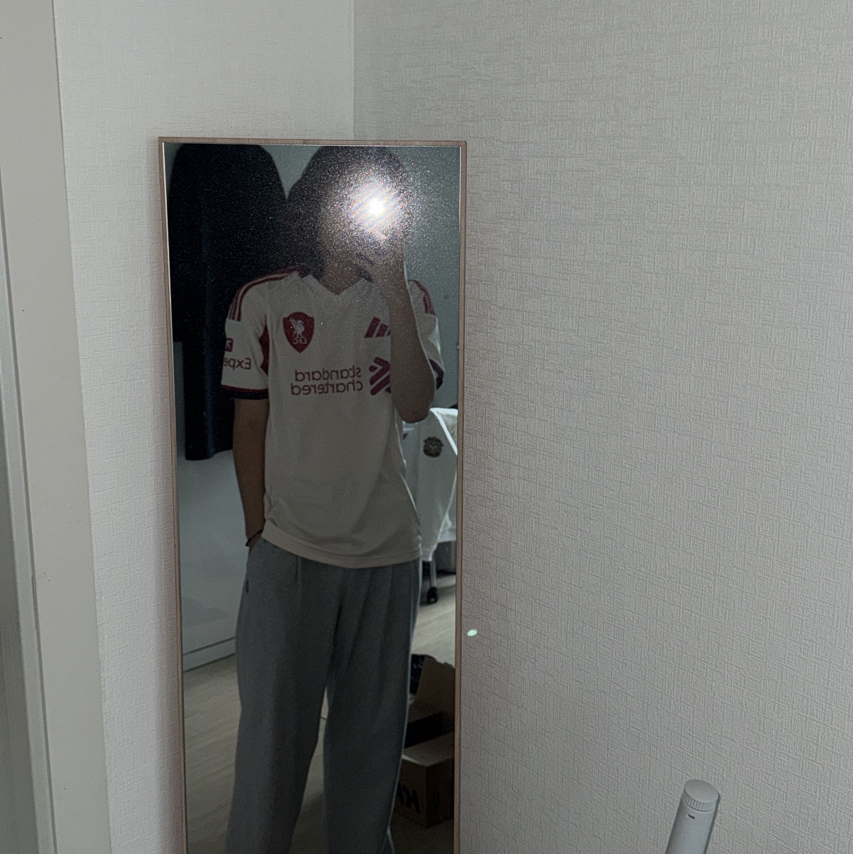 Adidas Liverpool FC 2025/26 Away Jersey Wonder White - KR Sizing (Non Marking Ver.) 착용 스타일