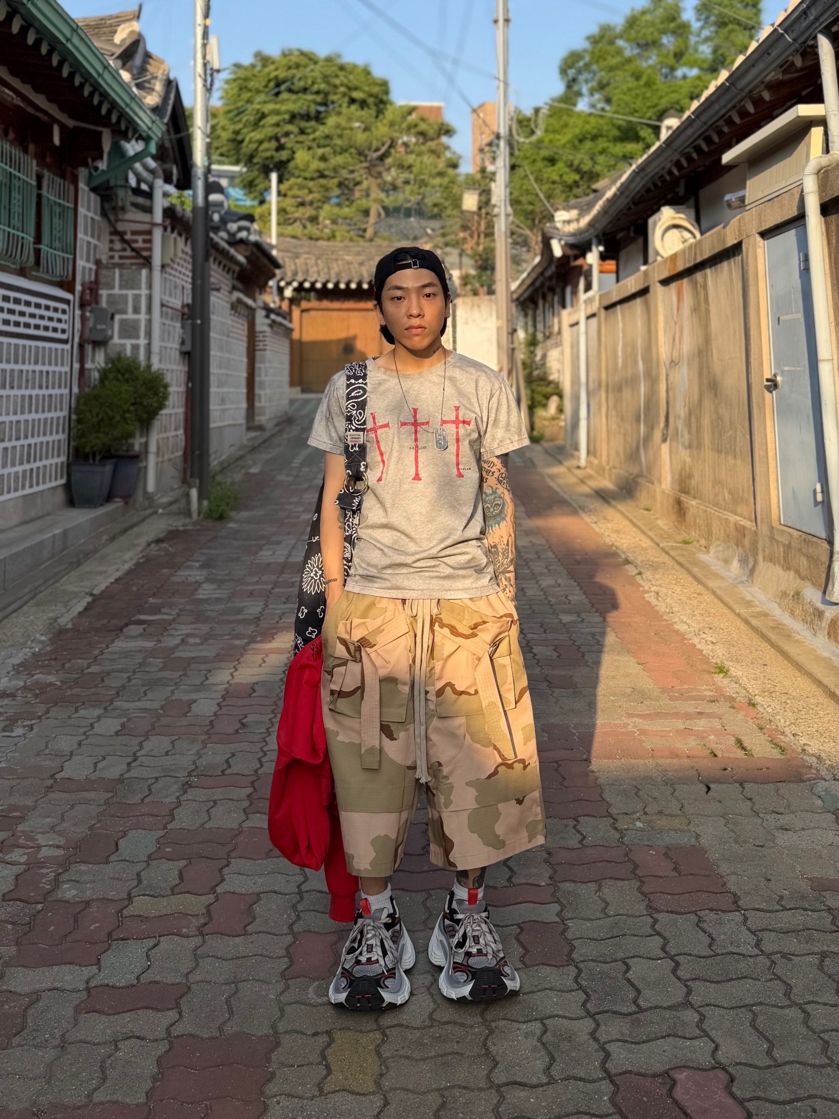tornortied Messiah T-Shirt
Gray, Kapital Gauze Bandana Beach Snuffkin Bag Black 착용 스타일 - 7