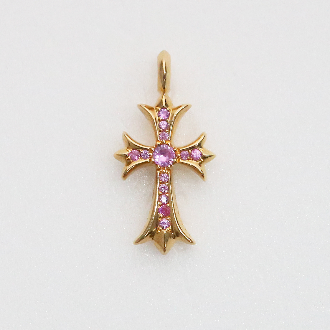 한스룸 크롬하츠 22K 타이니팻 크로스 파베 핑크 사파이어(Hansroom Chrome Hearts 22K Tiny Fat Cross Charm Pave Pink Sapphire) - 2