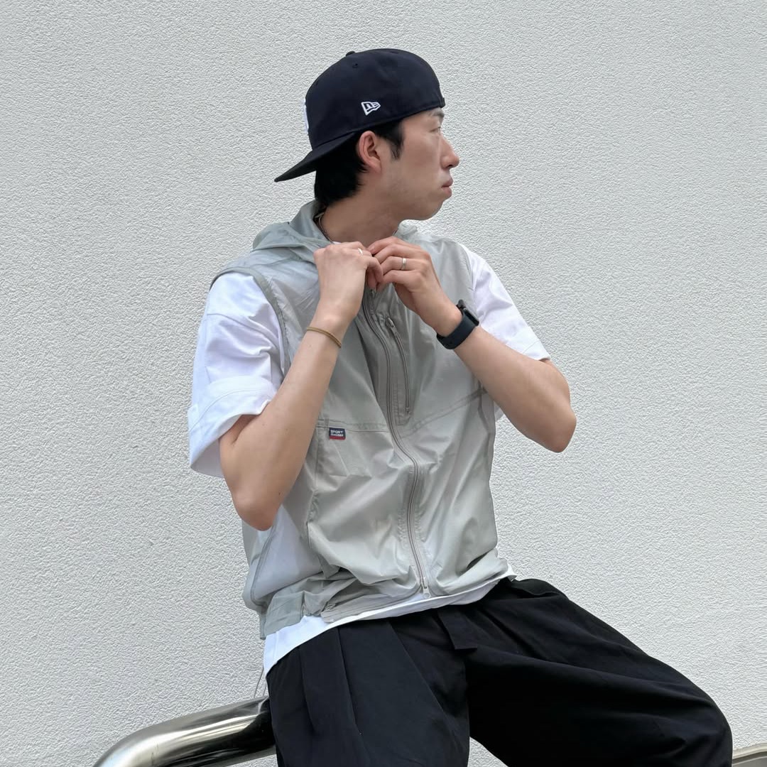 SPORT CHAMBER Light Active Hood Vest LIGHT GRAY 착용 스타일 - 1