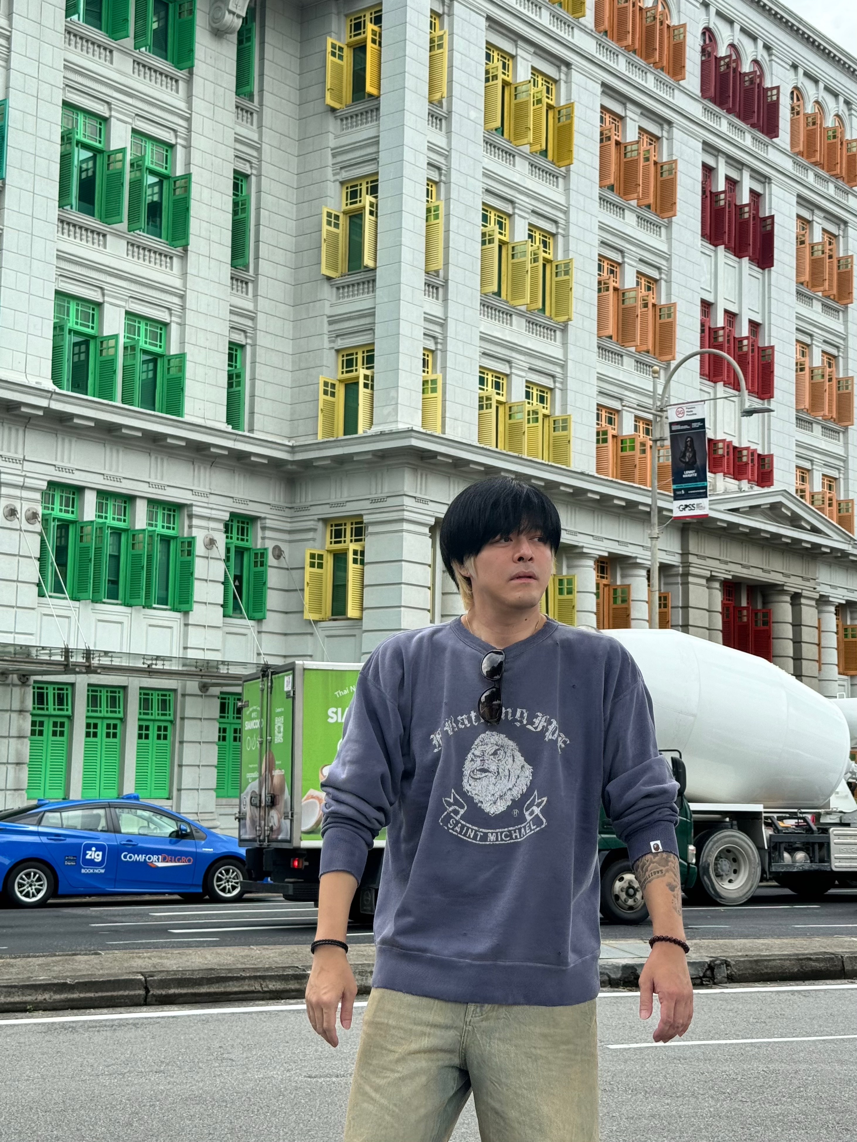 Saint Mxxxxxx x BAPE Gorilla Crewneck Blue, Stussy Denim Big OL' Shorts Sandwash 착용 스타일 - 3