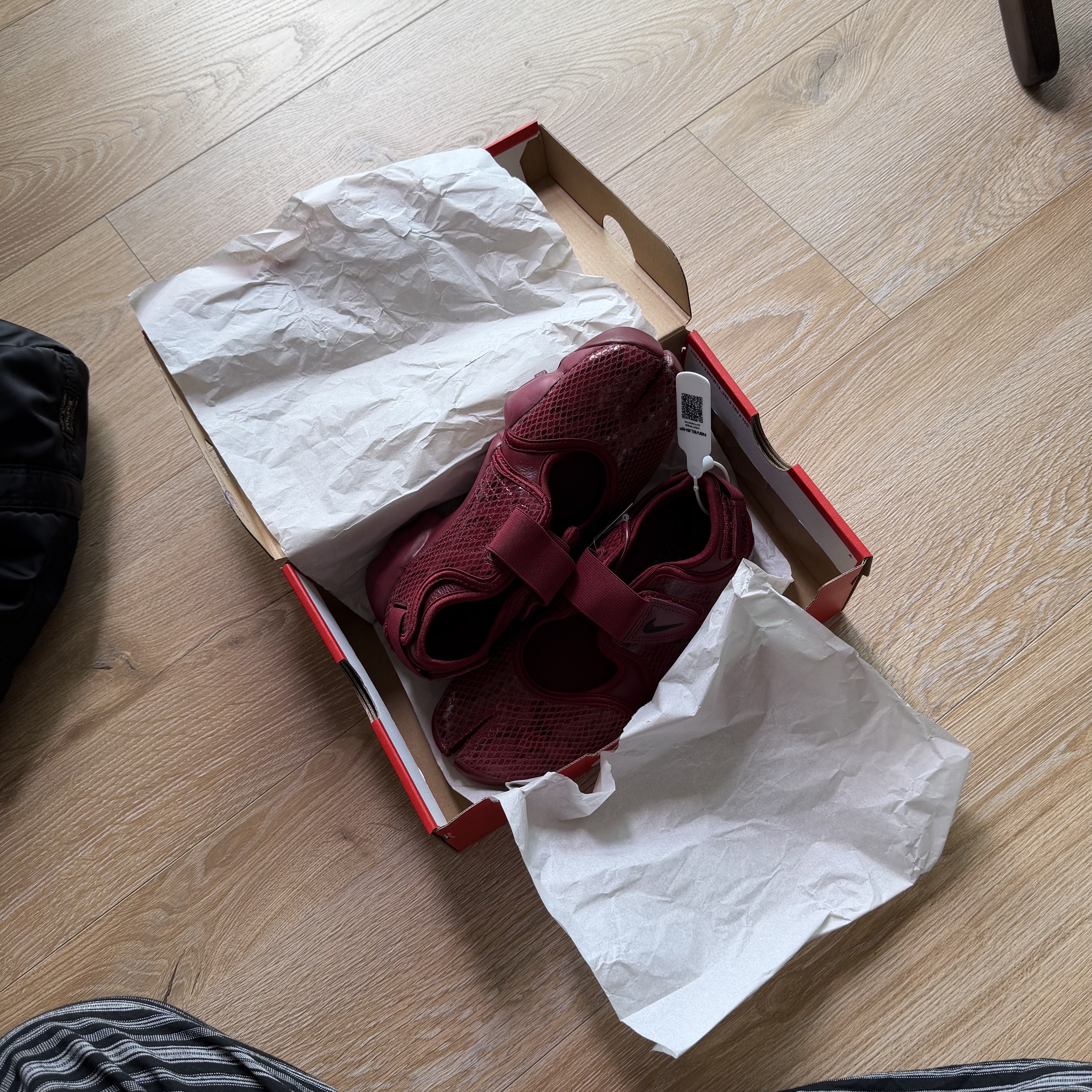 (W) Nike Air Rift Team Red 착용 스타일 - 5