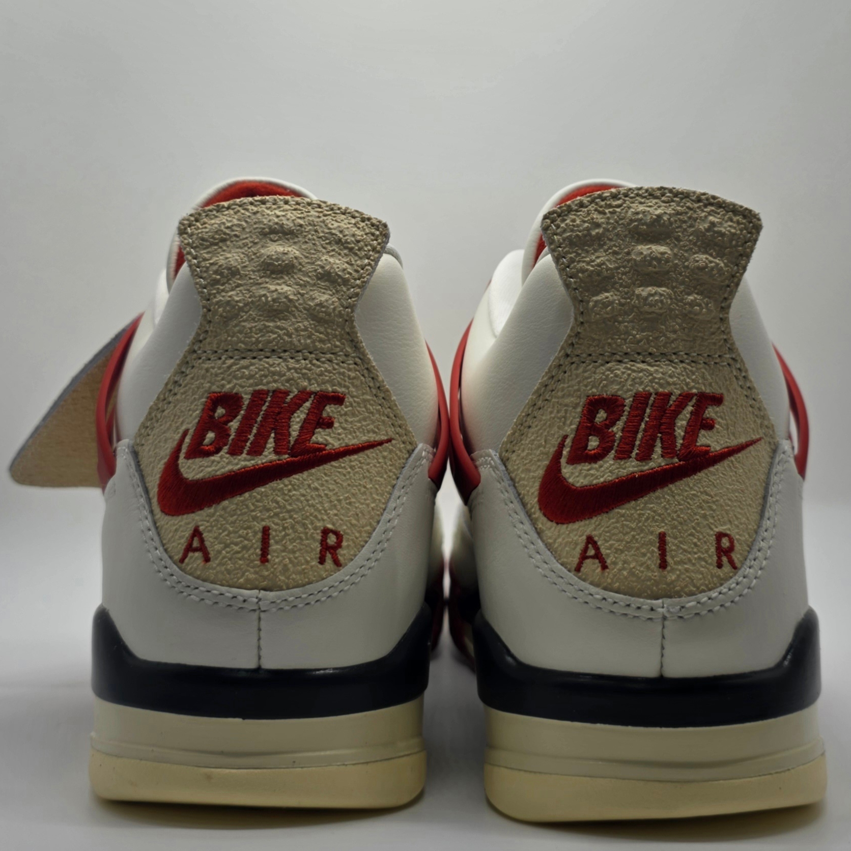 Jordan 4 x Nigel Sylvester Retro OG Brick After Brick 착용 스타일 - 3