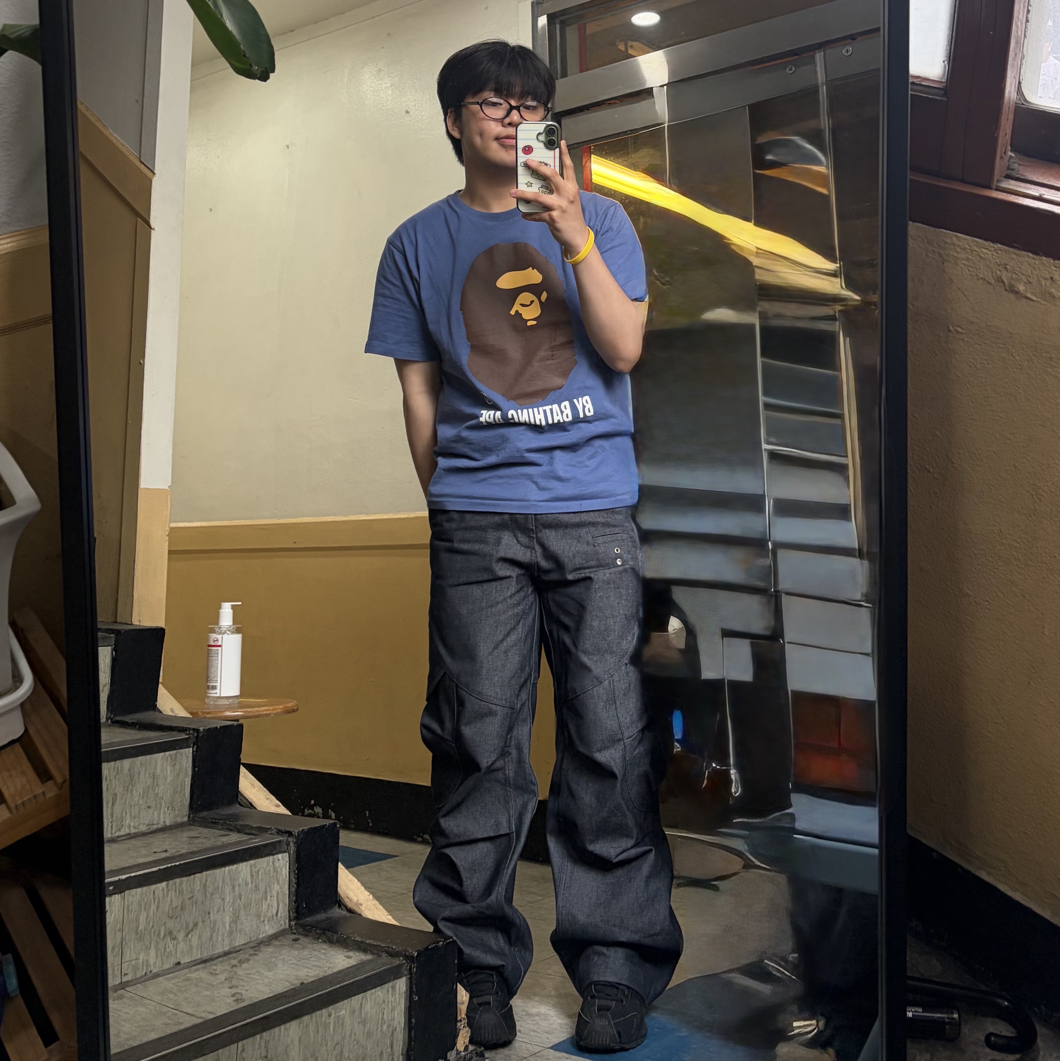 BAPE By Bathing Ape T-Shirt Blue, IGNOTA Core:14 Shell Cargo Pants Indigo 착용 스타일