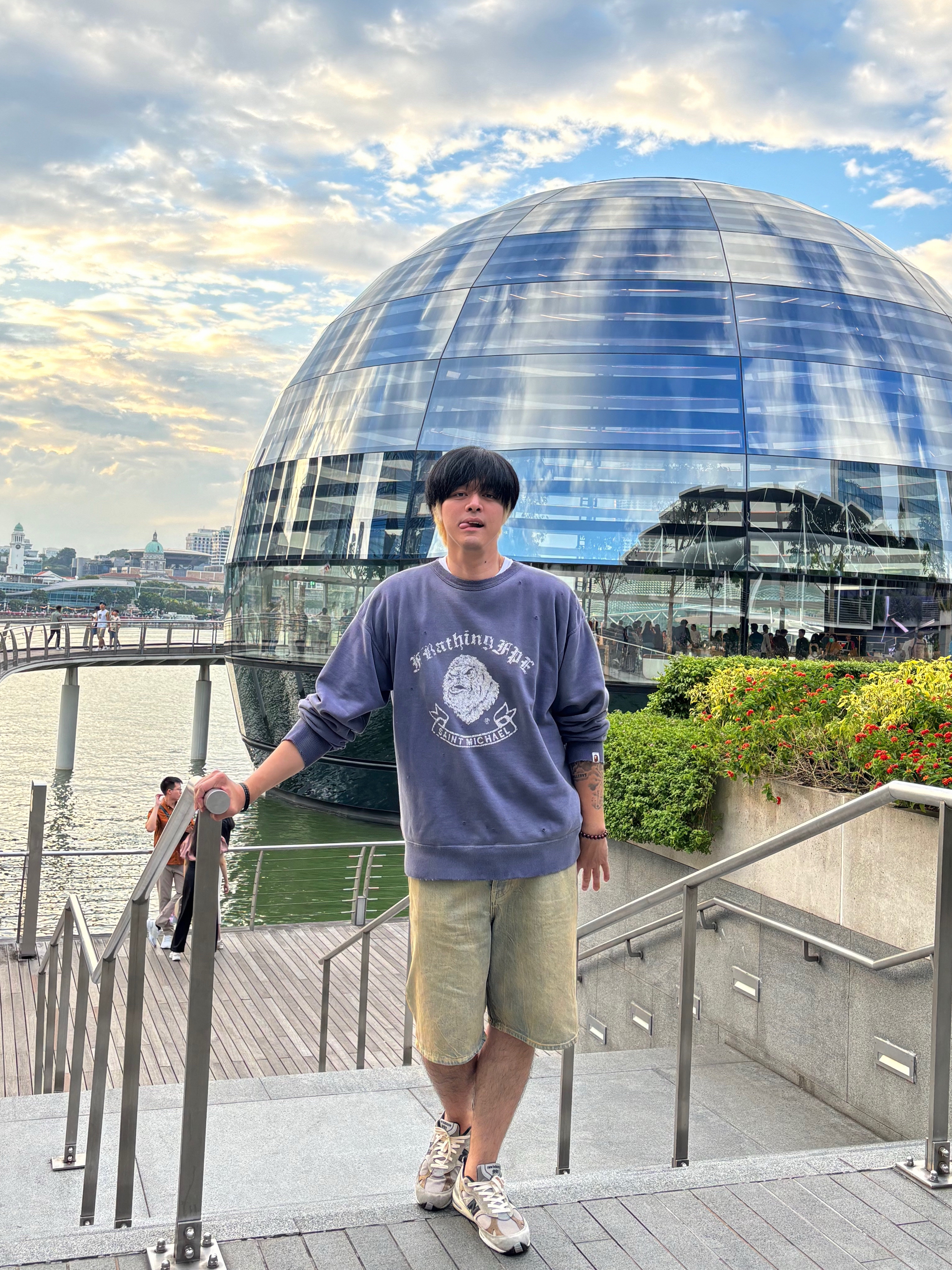 Saint Mxxxxxx x BAPE Gorilla Crewneck Blue, Stussy Denim Big OL' Shorts Sandwash 착용 스타일 - 1