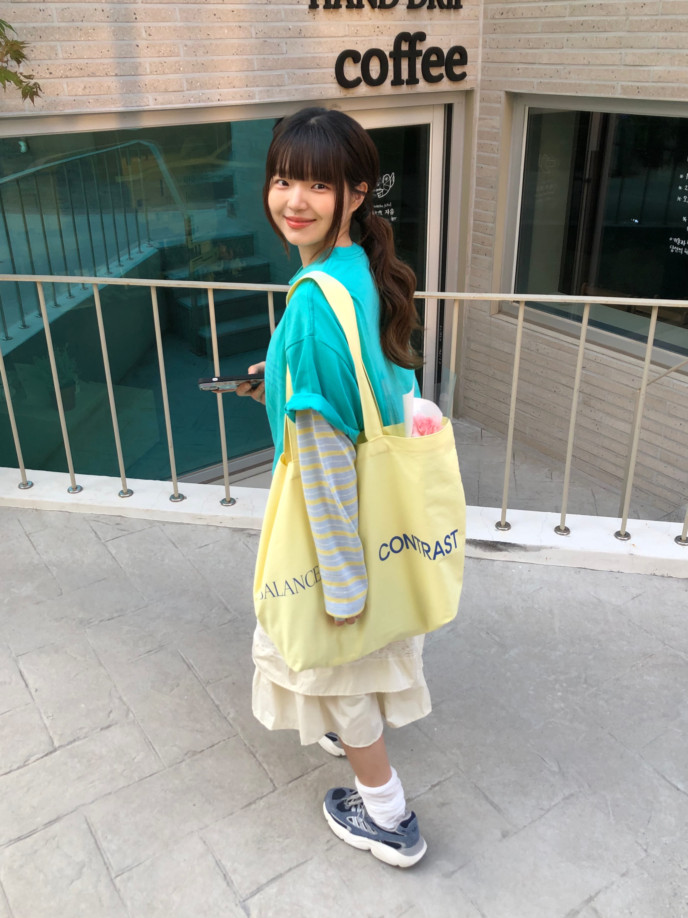 noun Easeful Tote Bag Lemon 착용 스타일 - 3