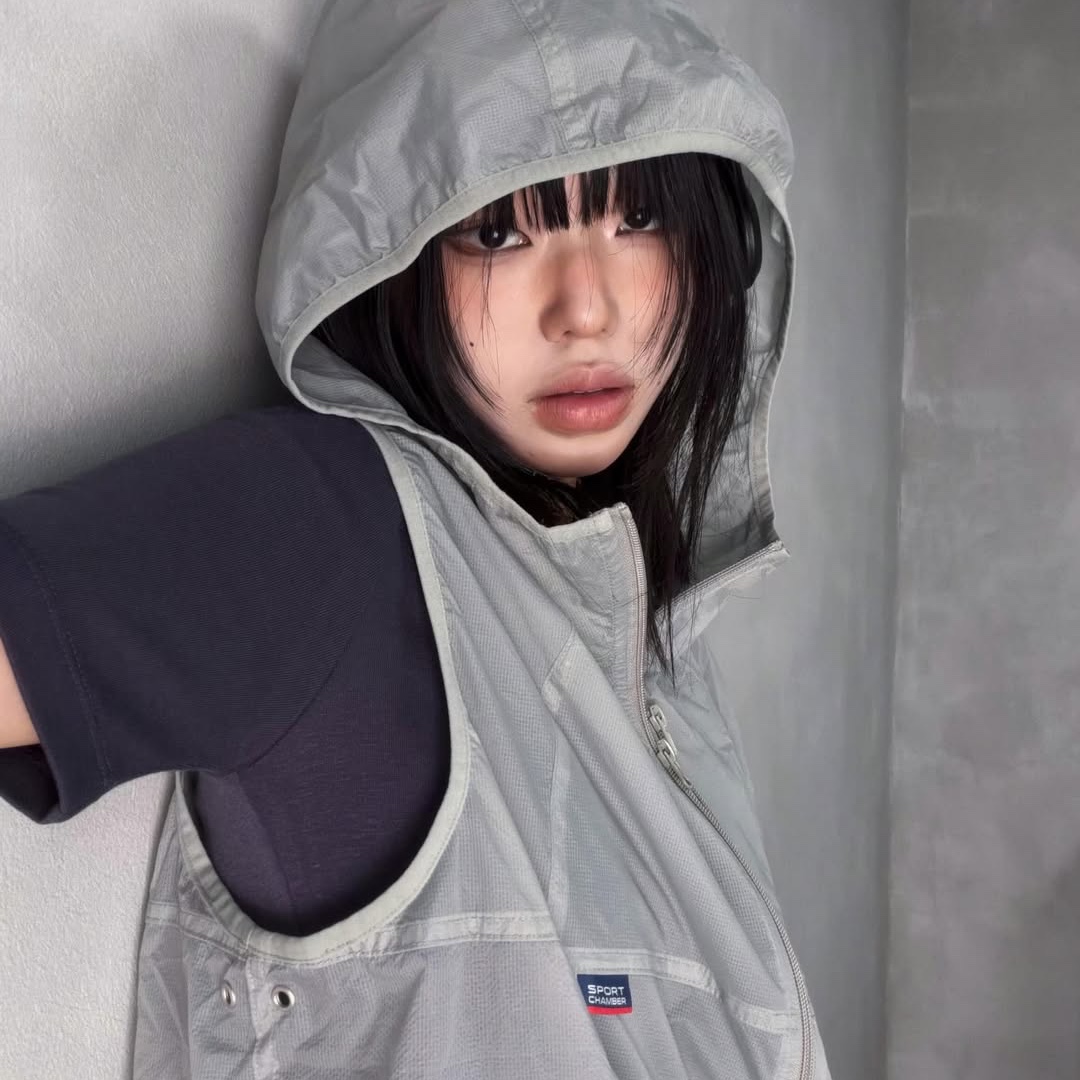SPORT CHAMBER Light Active Hood Vest LIGHT GRAY 착용 스타일 - 3