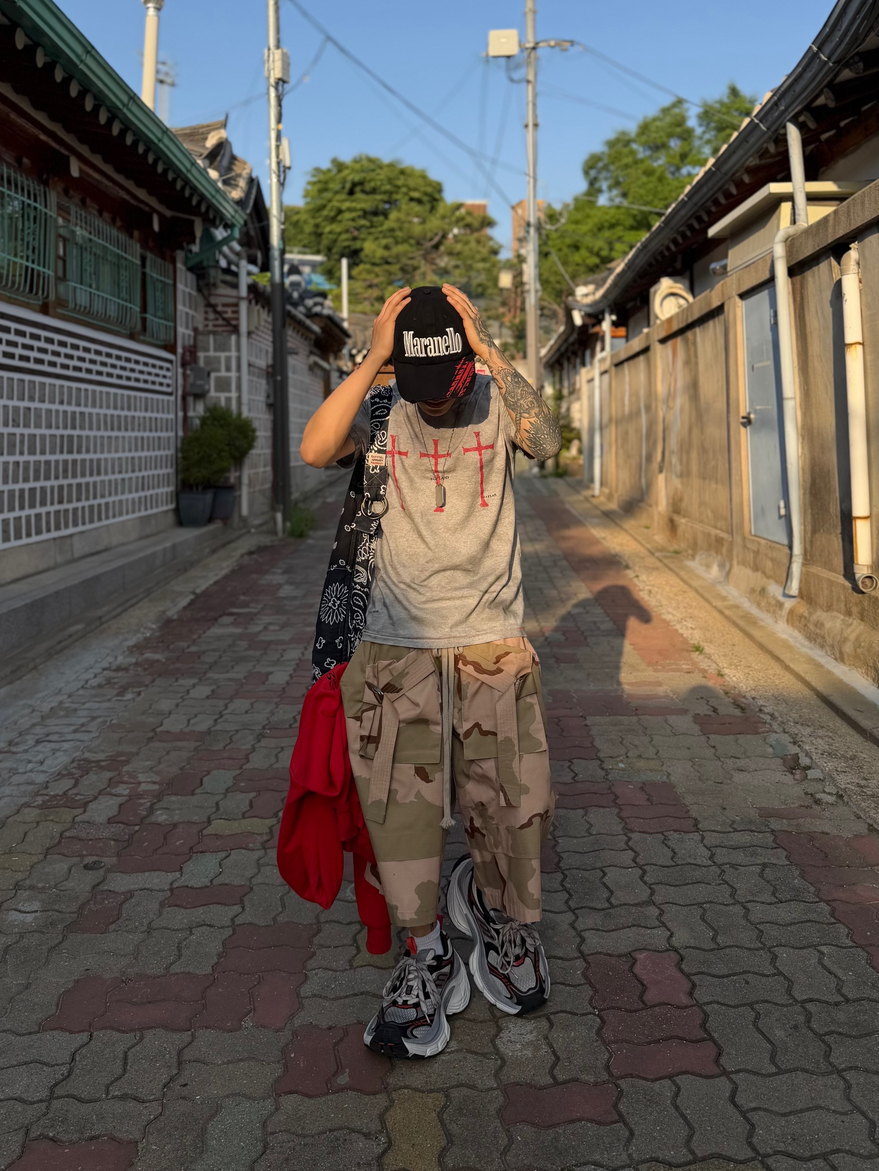 tornortied Messiah T-Shirt
Gray, Kapital Gauze Bandana Beach Snuffkin Bag Black 착용 스타일 - 5