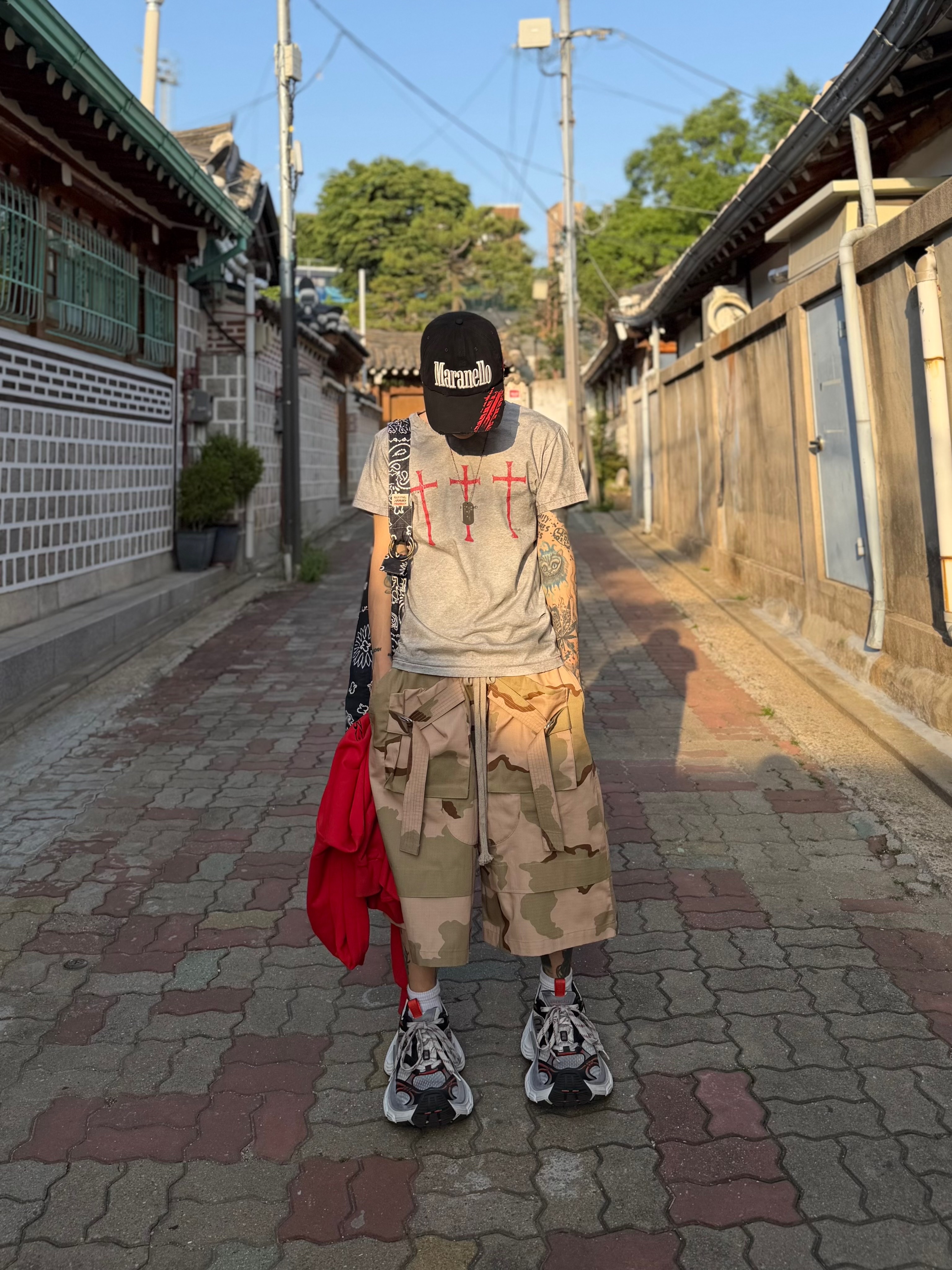 tornortied Messiah T-Shirt
Gray, Kapital Gauze Bandana Beach Snuffkin Bag Black 착용 스타일 - 4
