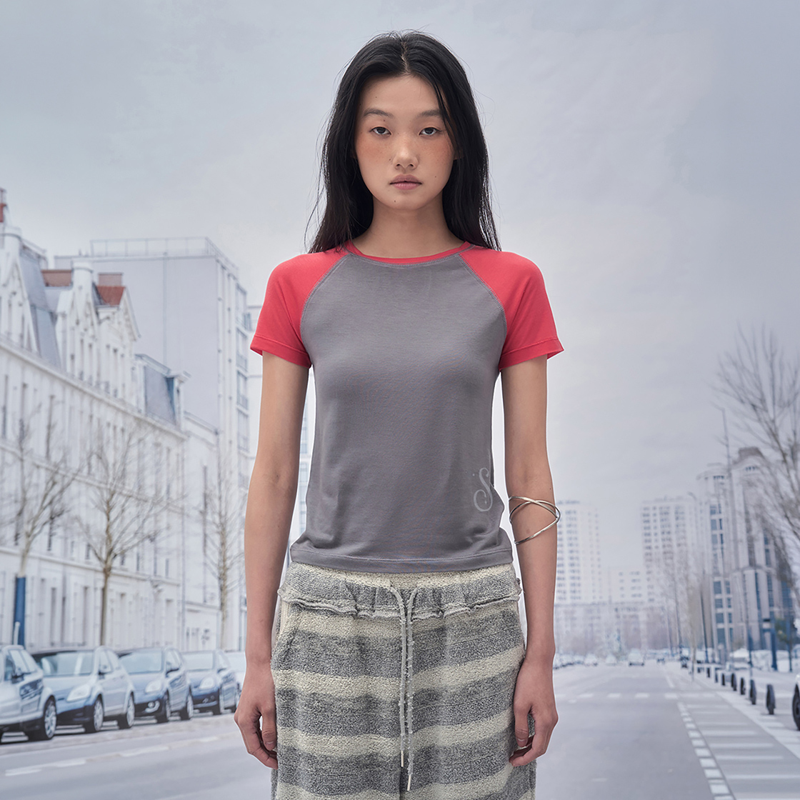 솜속 보니 레글런 백 컷아웃 티셔츠 스칼렛(SOMSOC Bonnie Raglan Back Cut-Out T-Shirt Scarlet) - 2